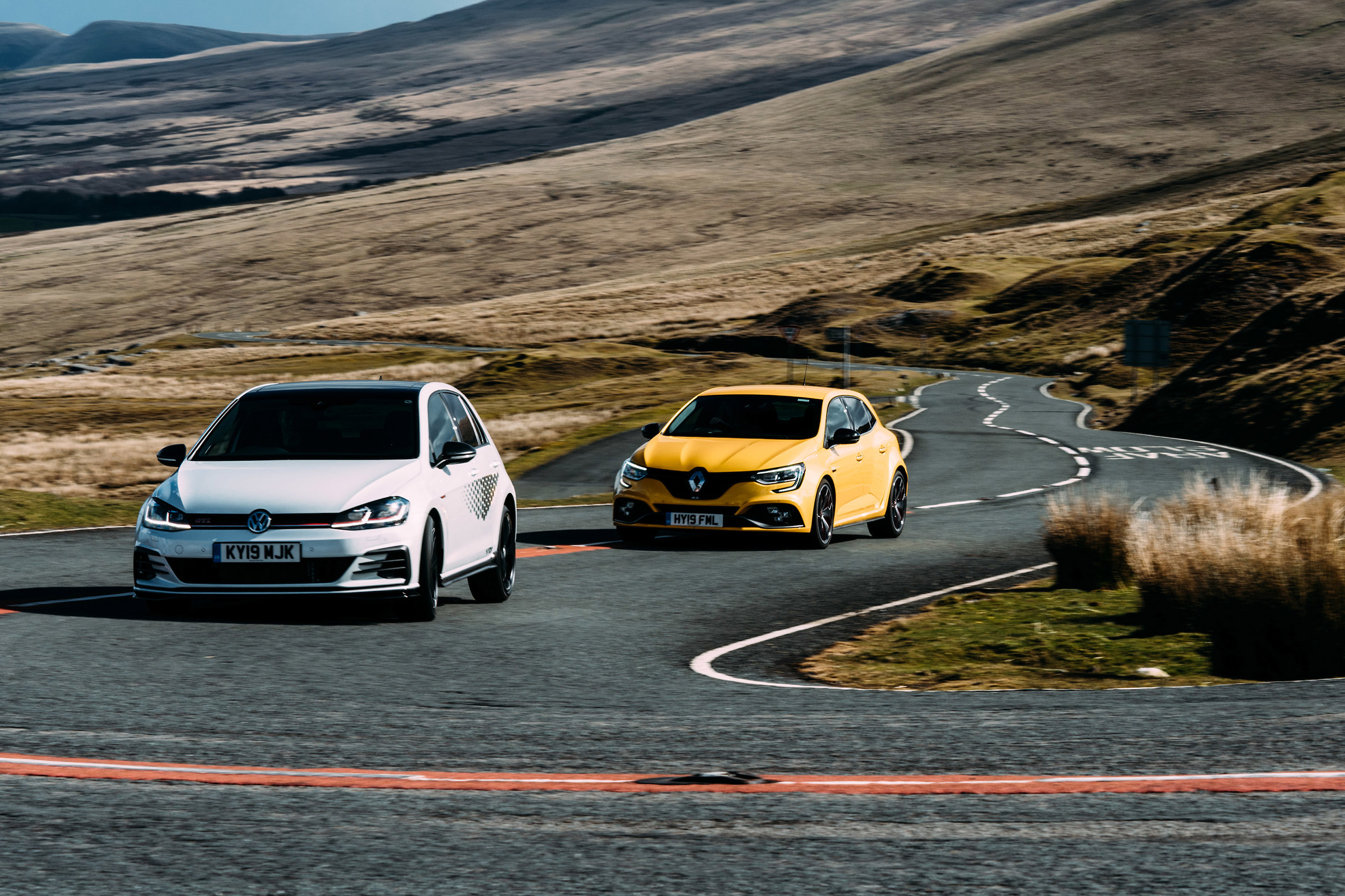 VW GTI TCR vs Megane RS Trophy - header