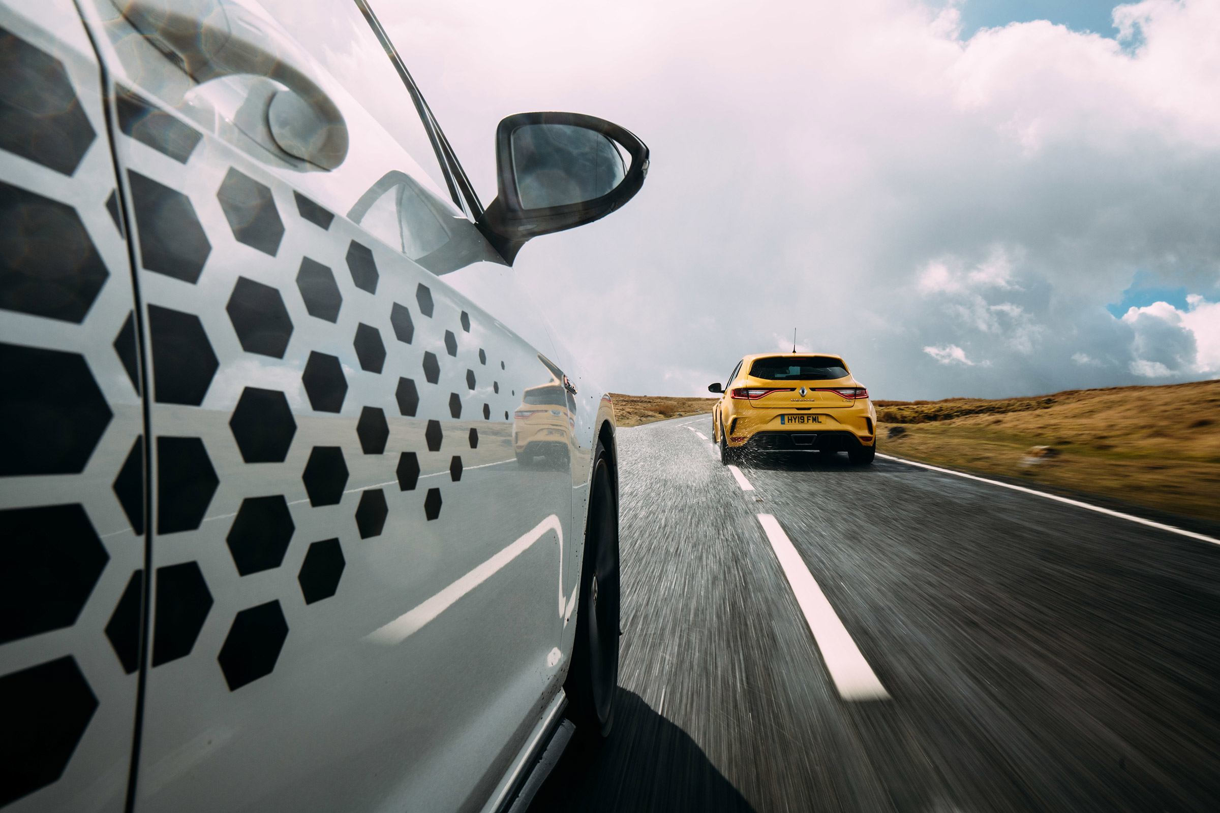 VW GTI TCR vs Megane RS Trophy - window