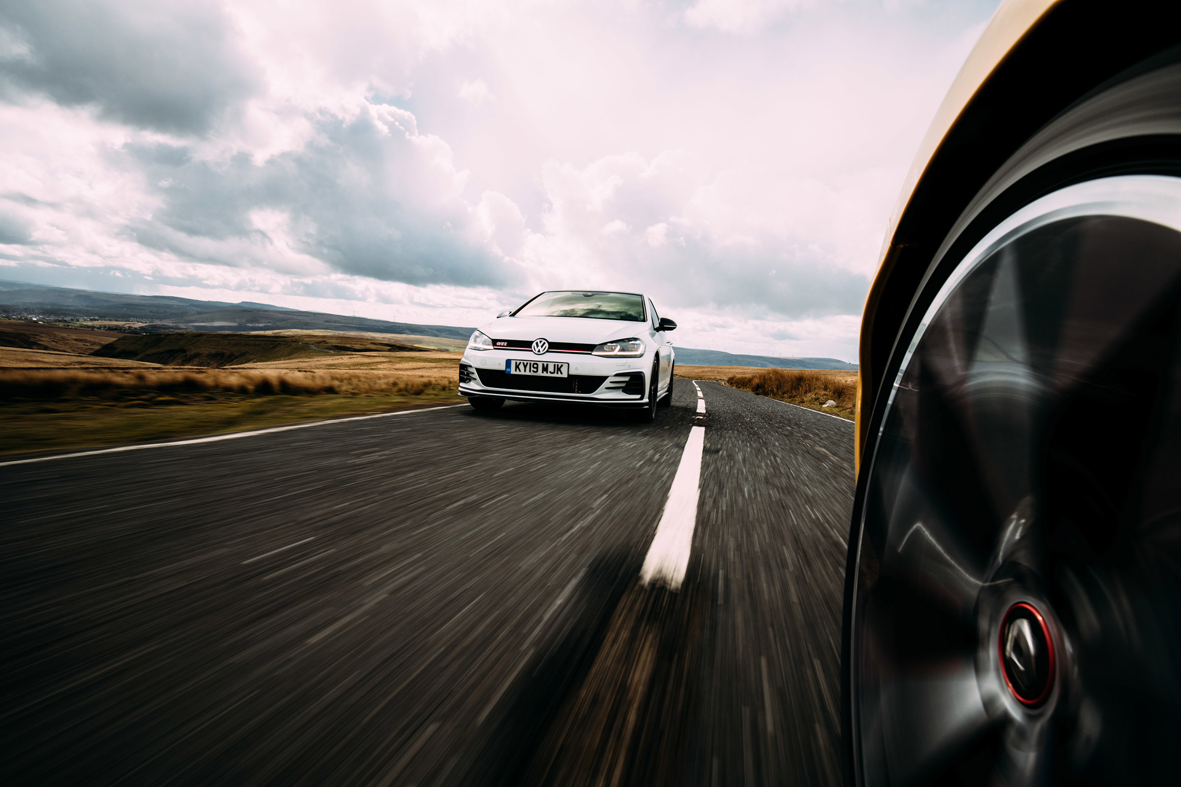 VW GTI TCR vs Megane RS Trophy - window