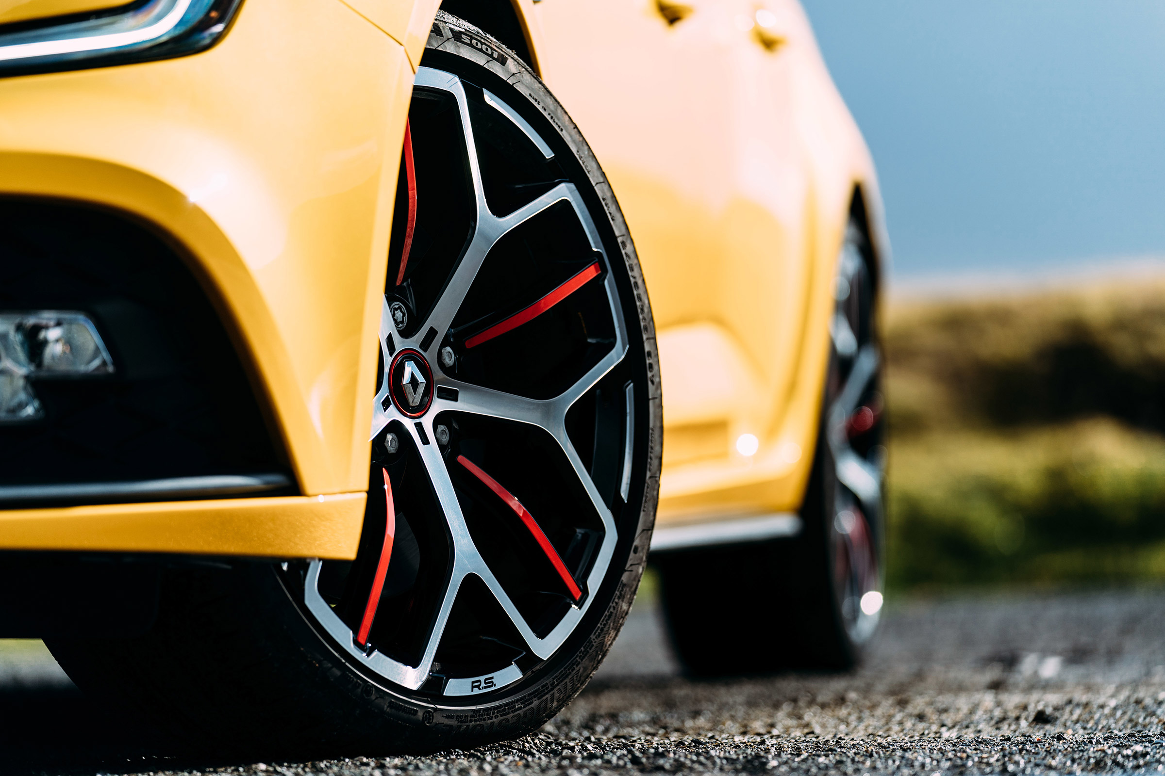VW GTI TCR vs Megane RS Trophy - wheels