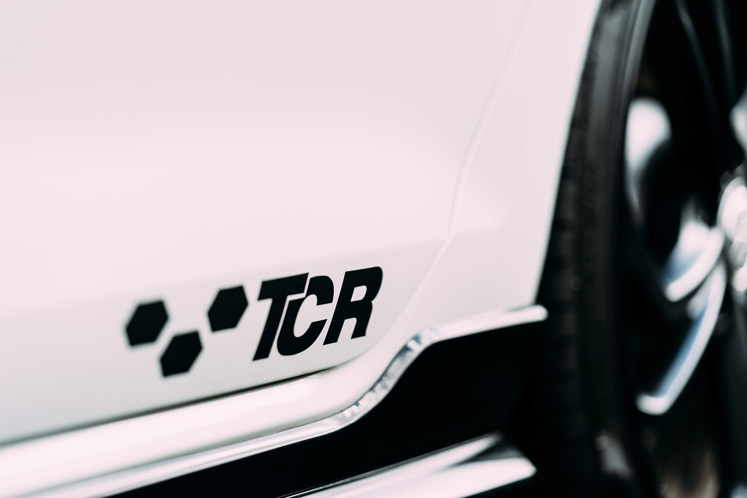 VW GTI TCR vs Megane RS Trophy - side