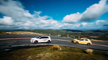 VW GTI TCR vs Megane RS Trophy - pan