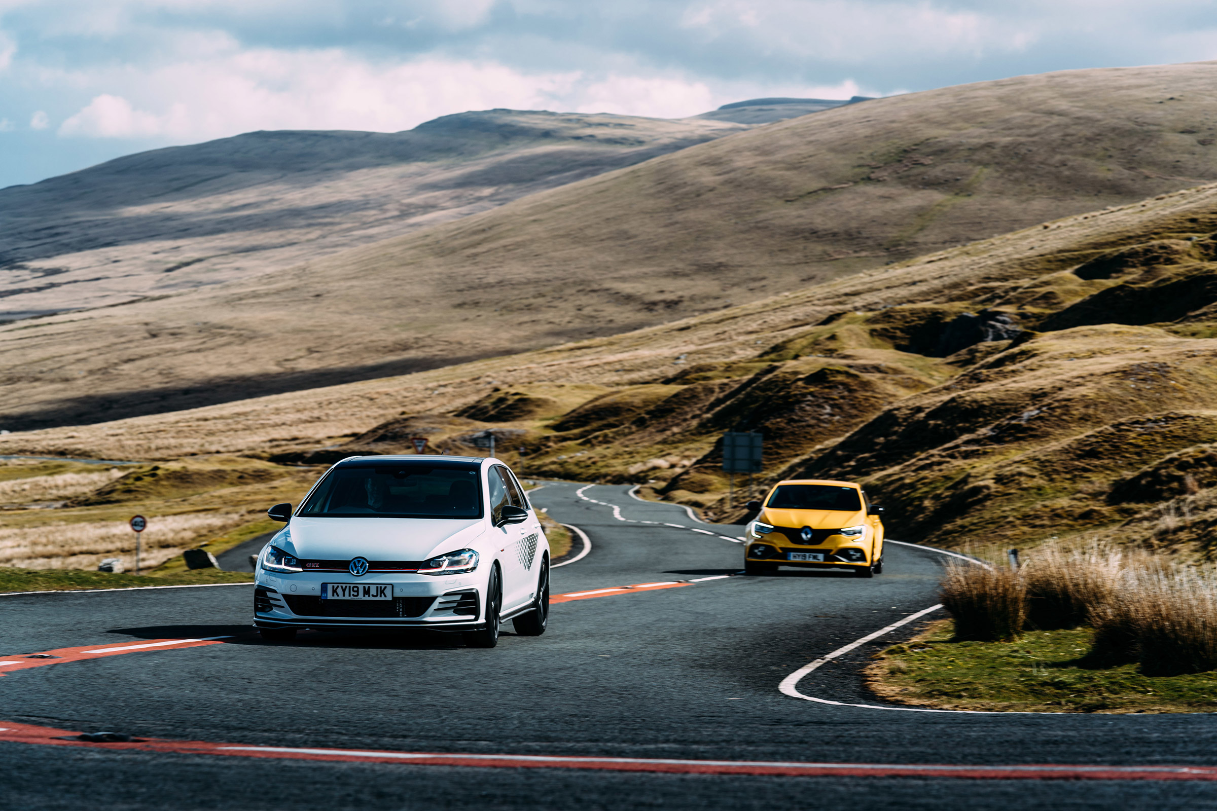 VW GTI TCR vs Megane RS Trophy - fronts