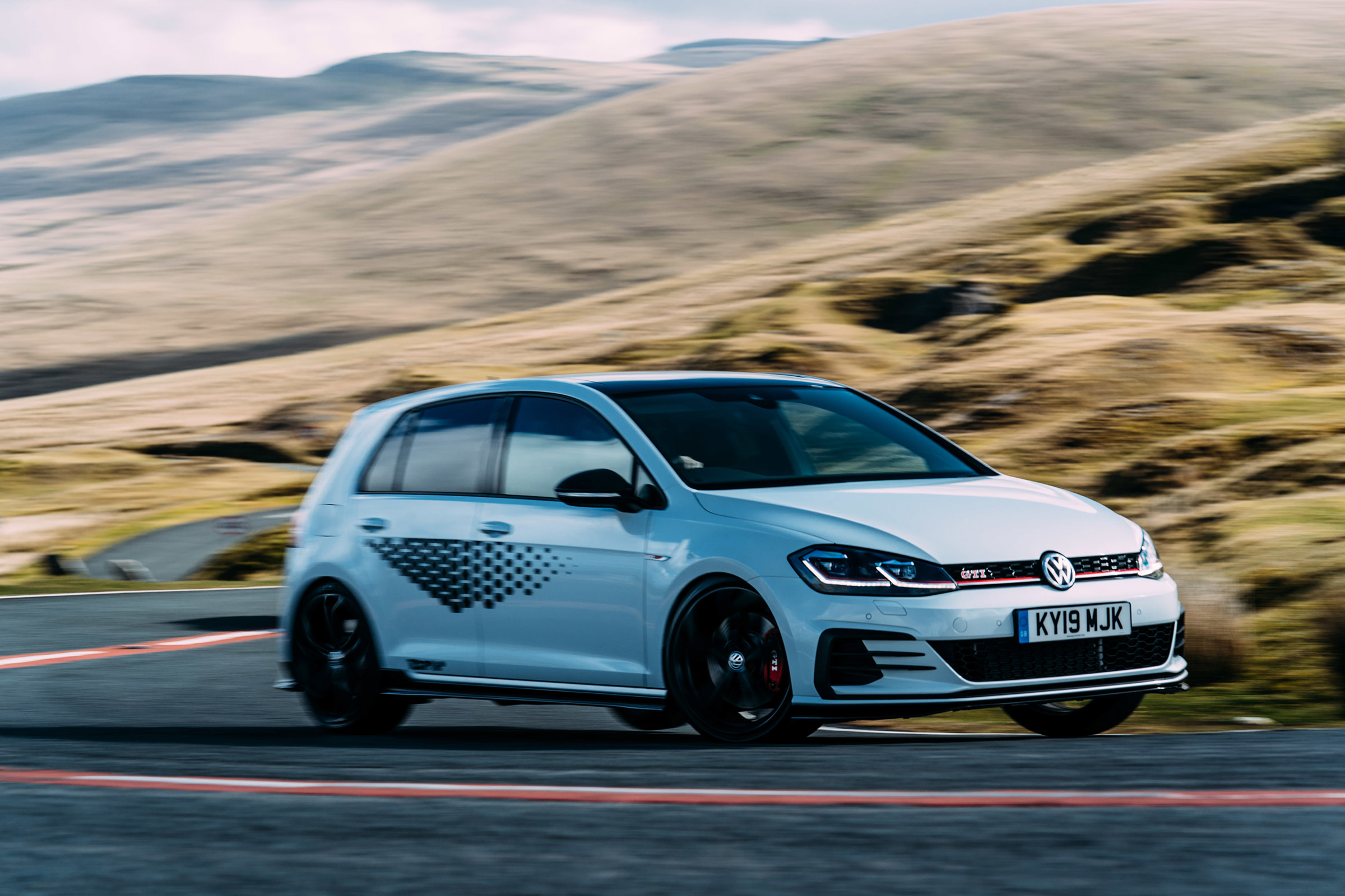 VW GTI TCR vs Megane RS Trophy - turnin