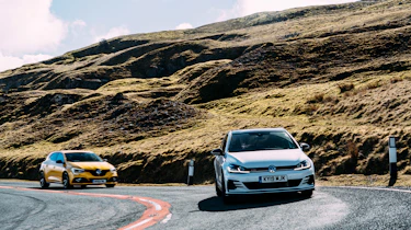 VW GTI TCR vs Megane RS Trophy - turn