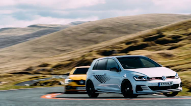 VW GTI TCR vs Megane RS Trophy - turnin