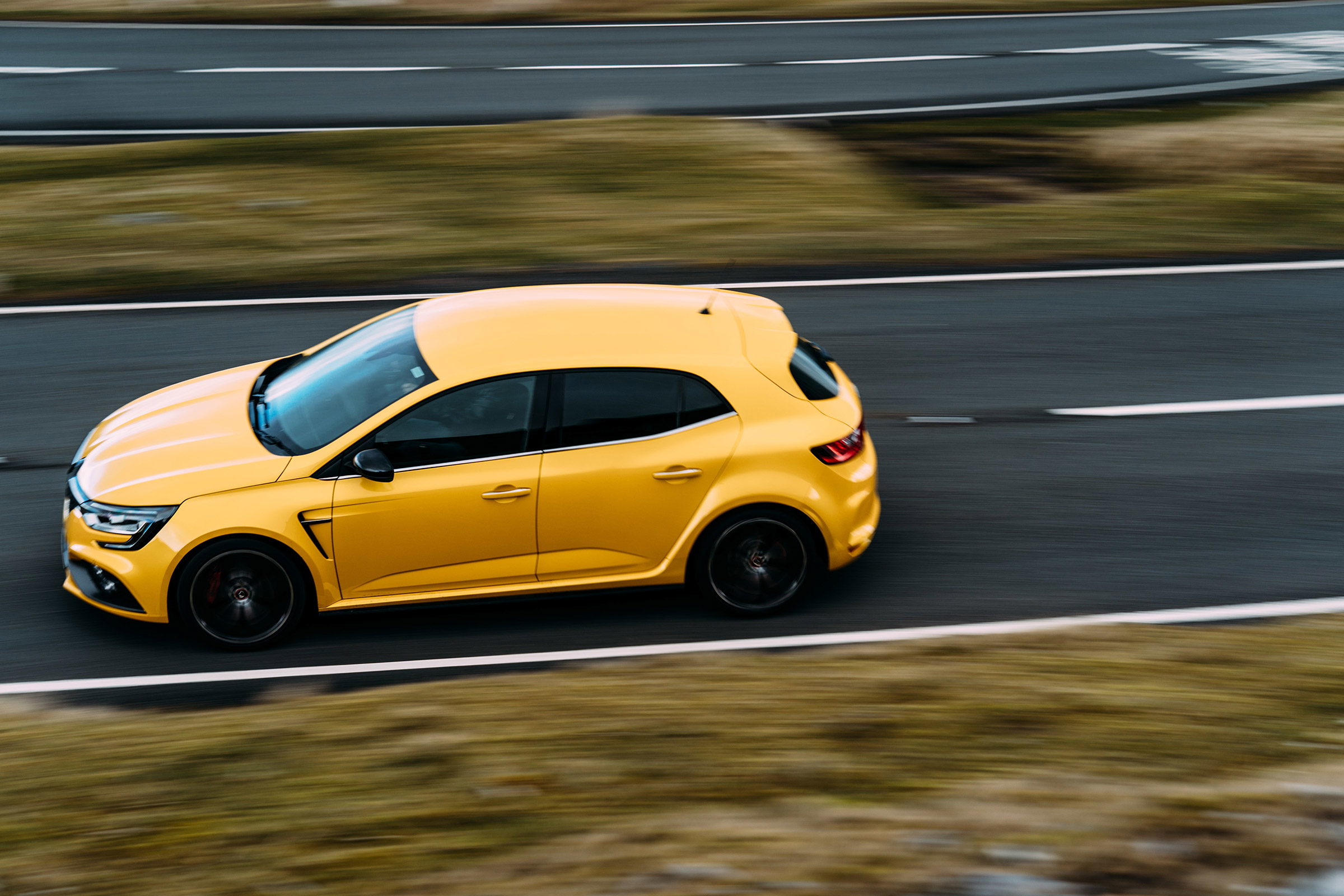 VW GTI TCR vs Megane RS Trophy - roof