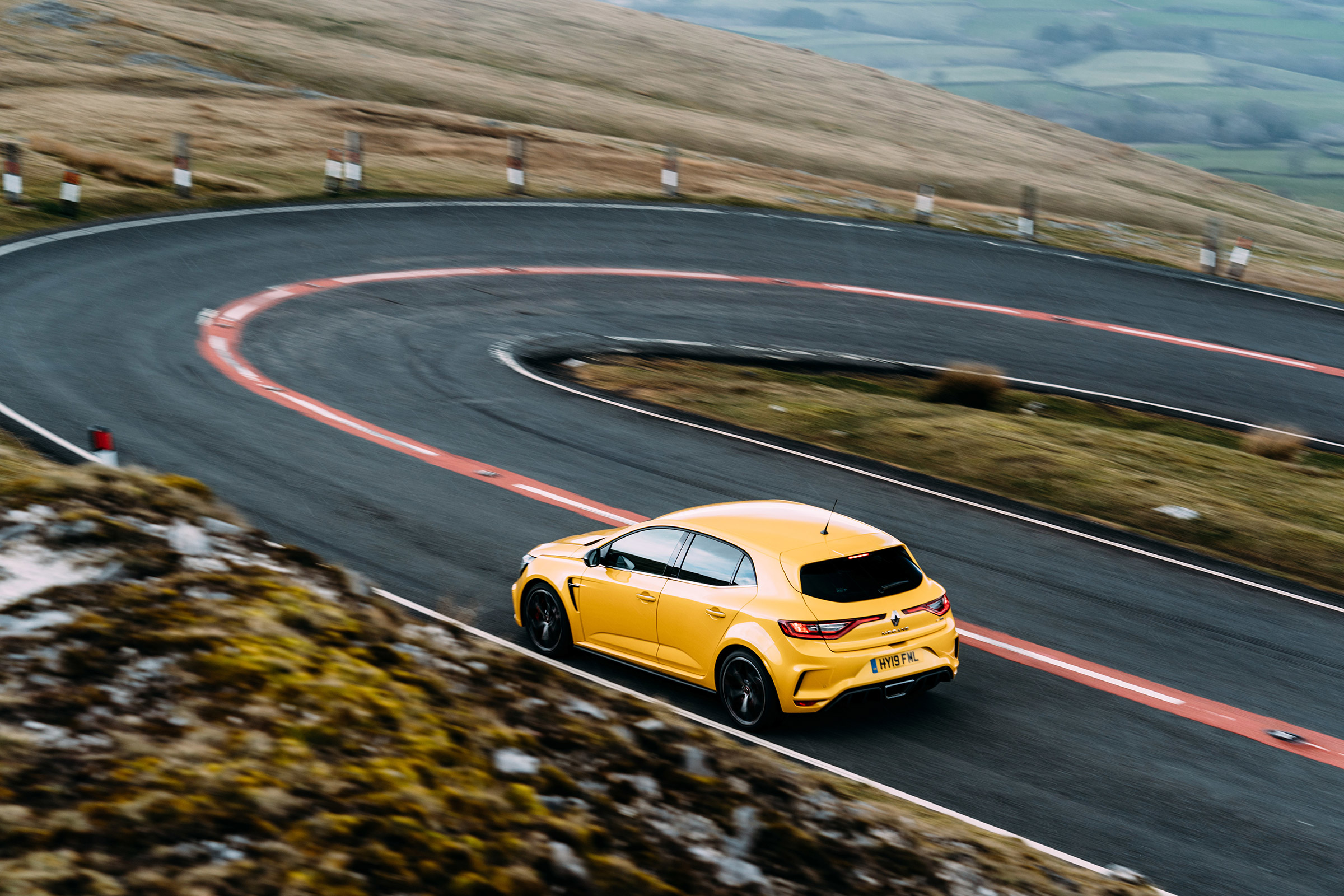 VW GTI TCR vs Megane RS Trophy - hairpins