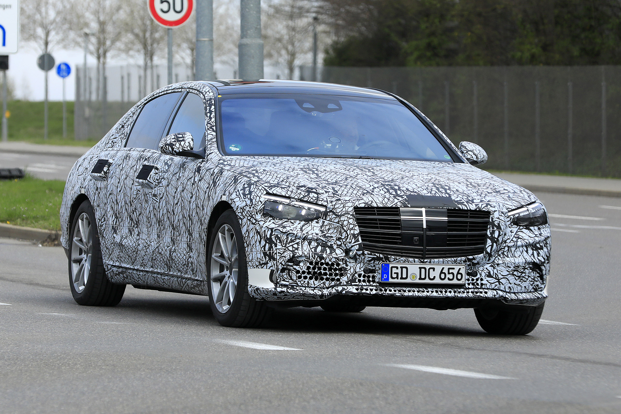 Mercedes S-Class 2020 - front quarter