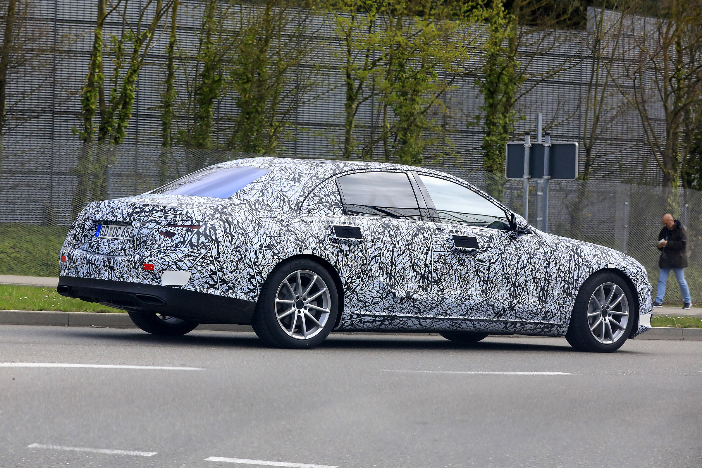 Mercedes S-Class 2020 - rear quarter