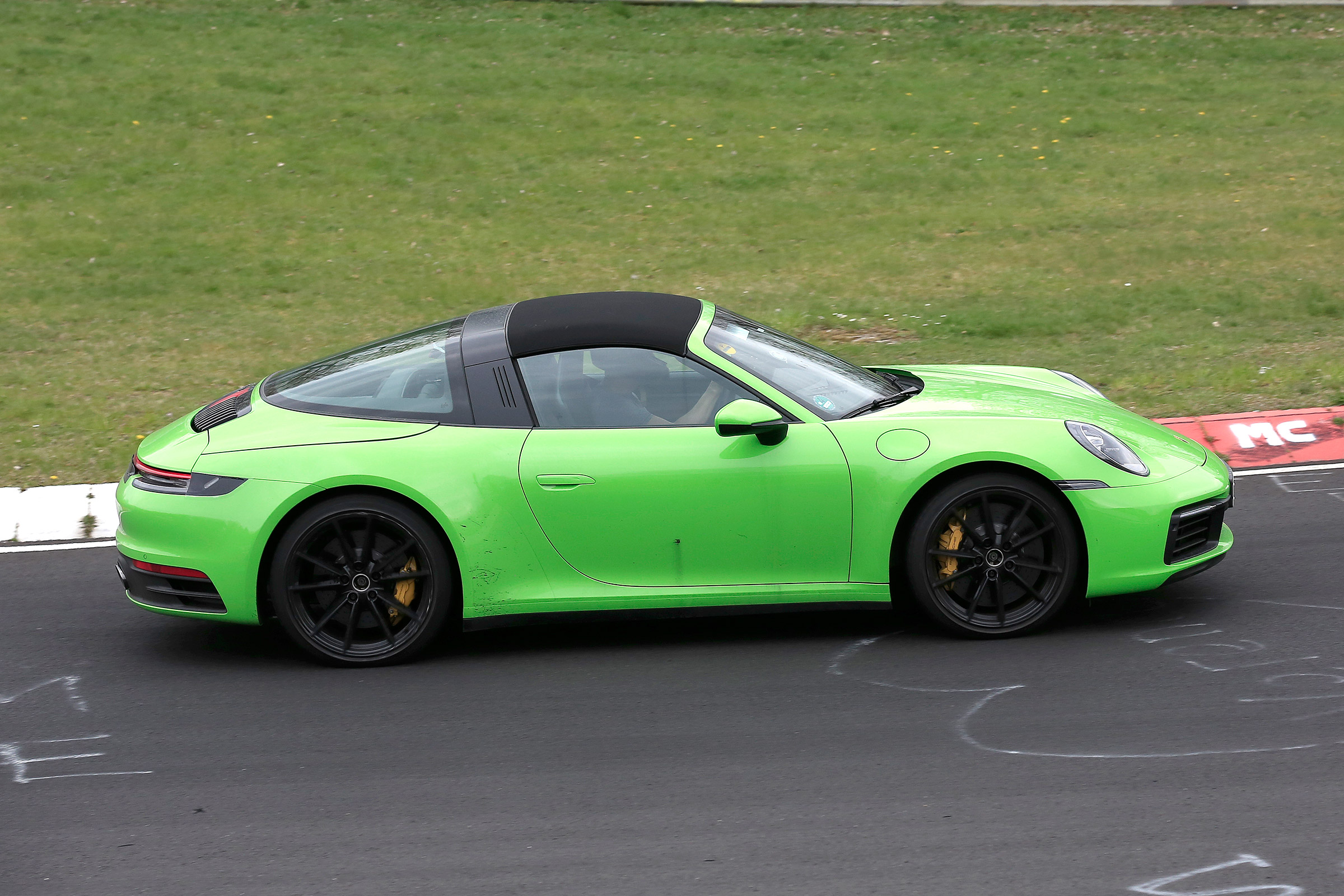 Porsche 911 Targa spy - side