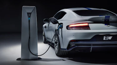 Aston Martin Rapide E - plug