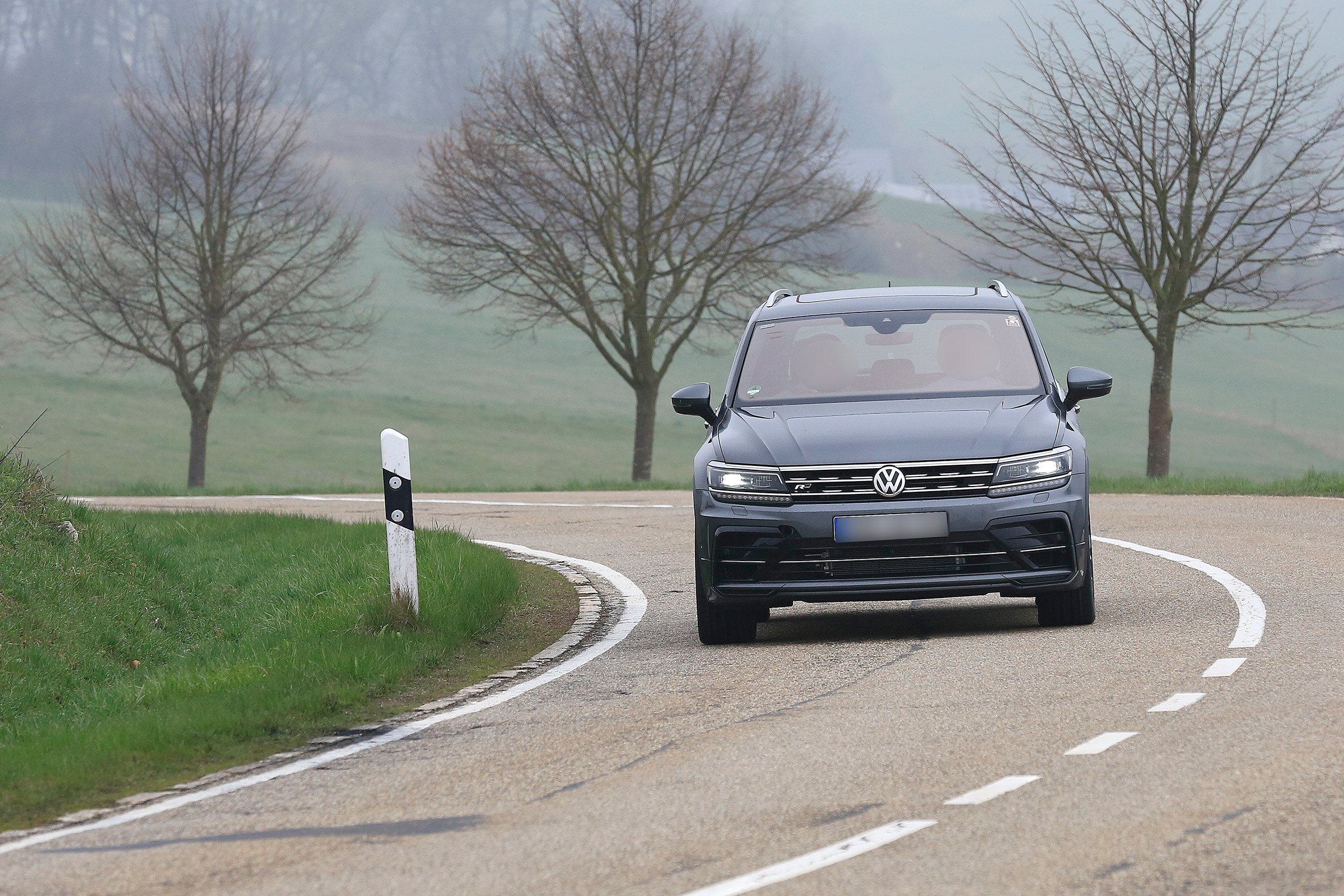 Volkswagen Tiguan R spy - nose