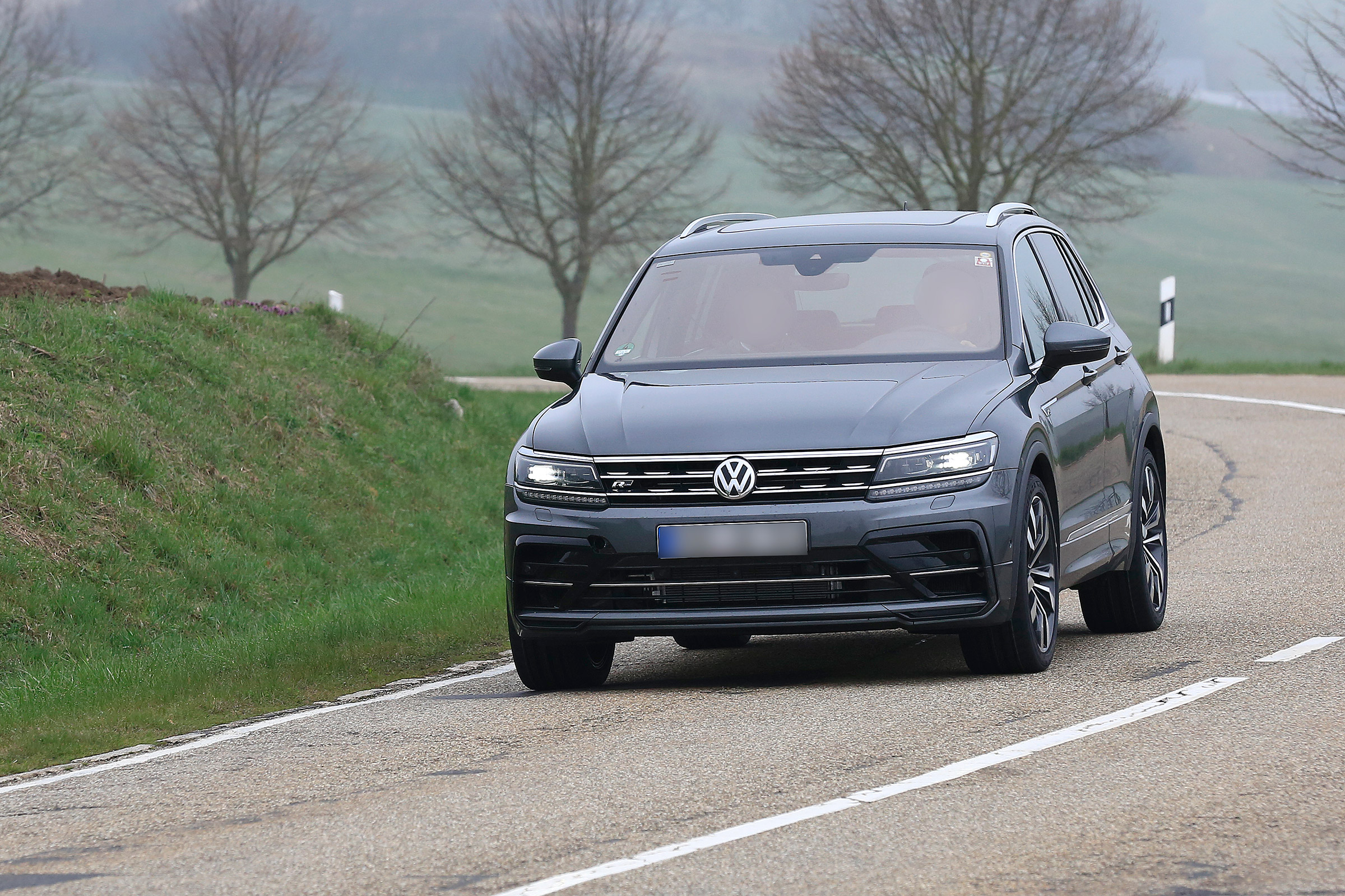 Volkswagen Tiguan R spy - front