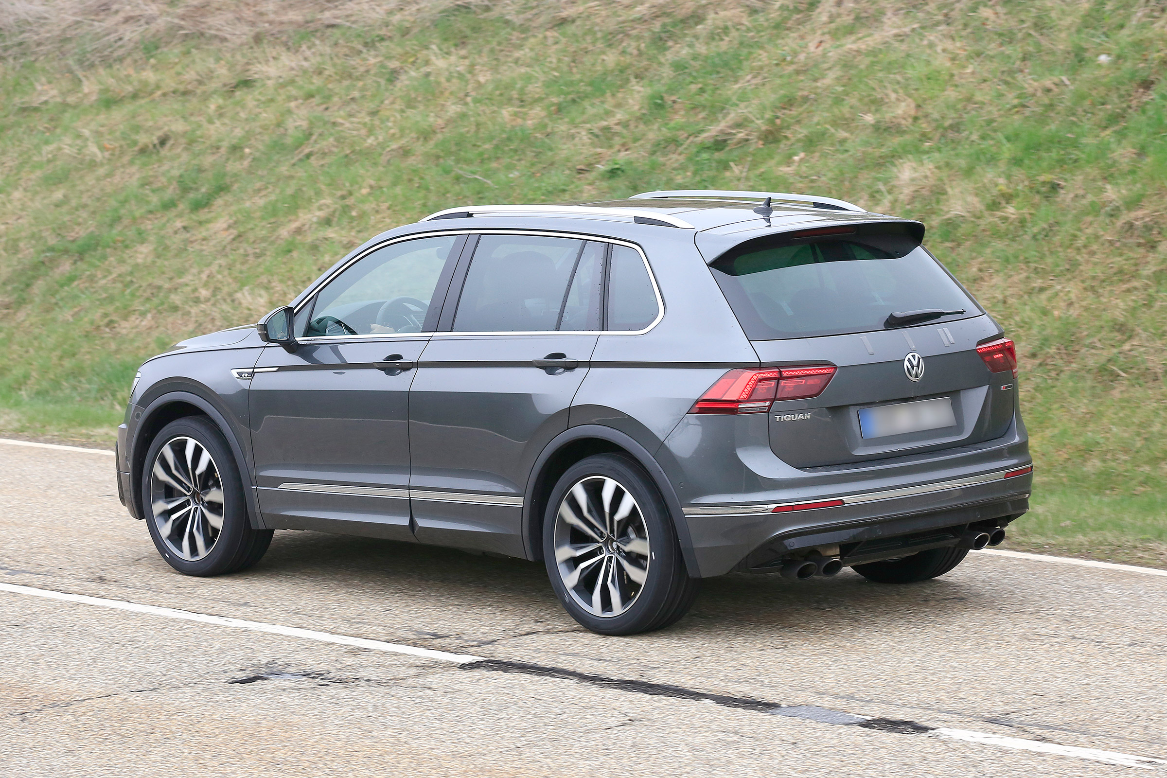 Volkswagen Tiguan R spy - rear quarter