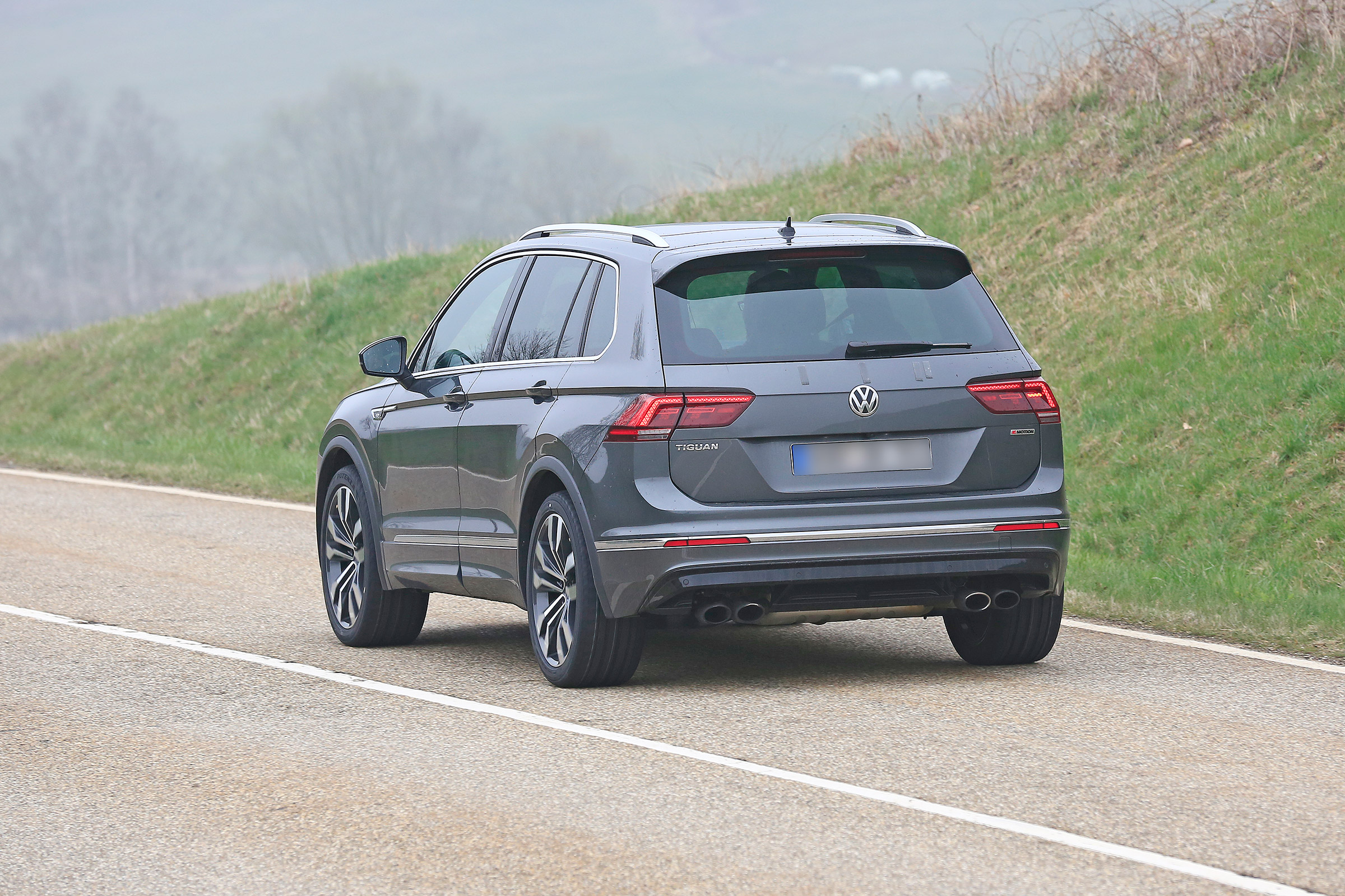 Volkswagen Tiguan R spy - rear