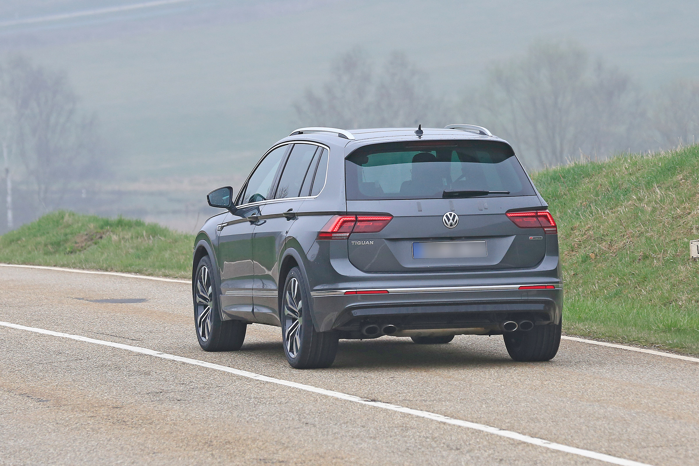 Volkswagen Tiguan R spy - rear