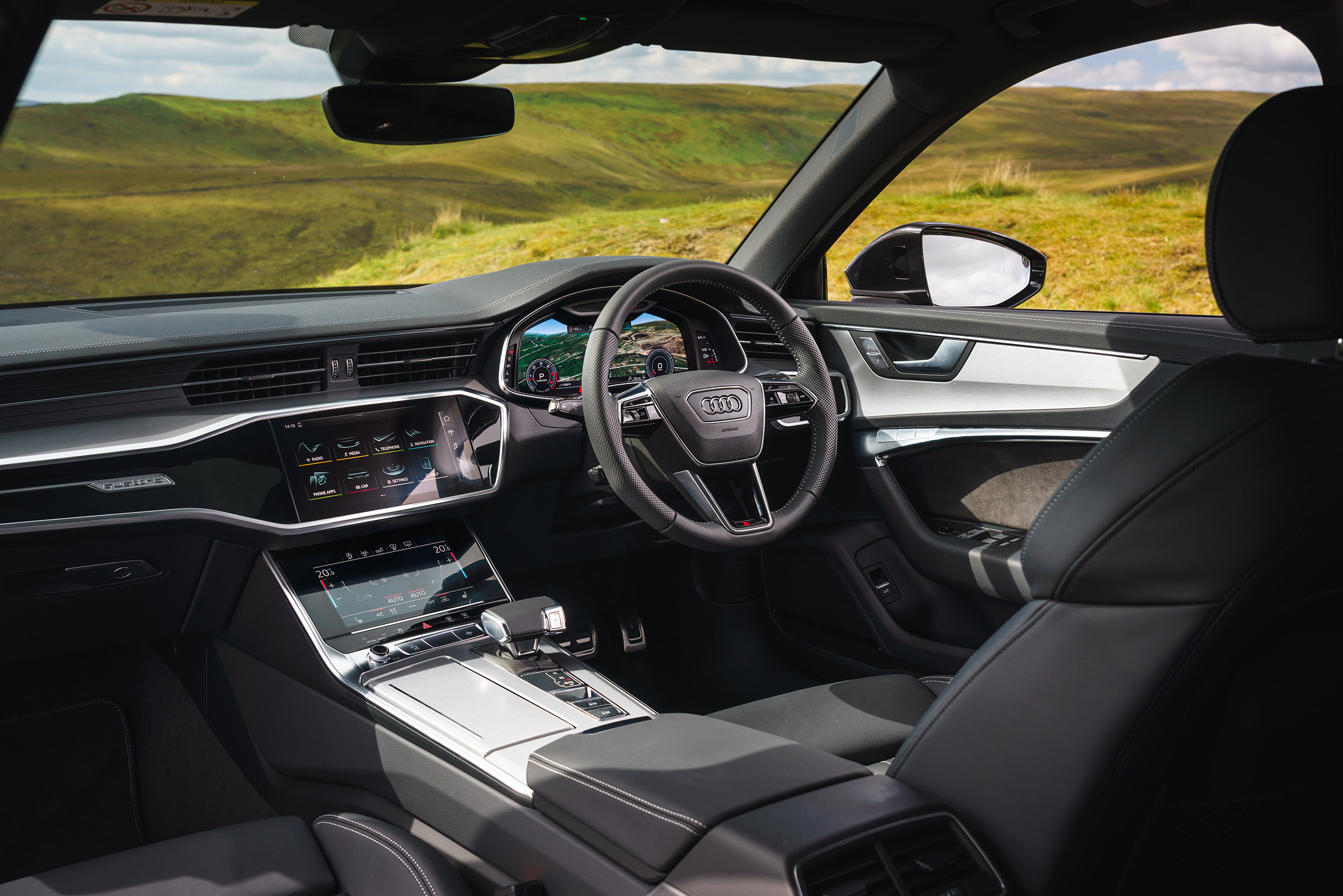 Audi A6 Saloon S-Line - dash