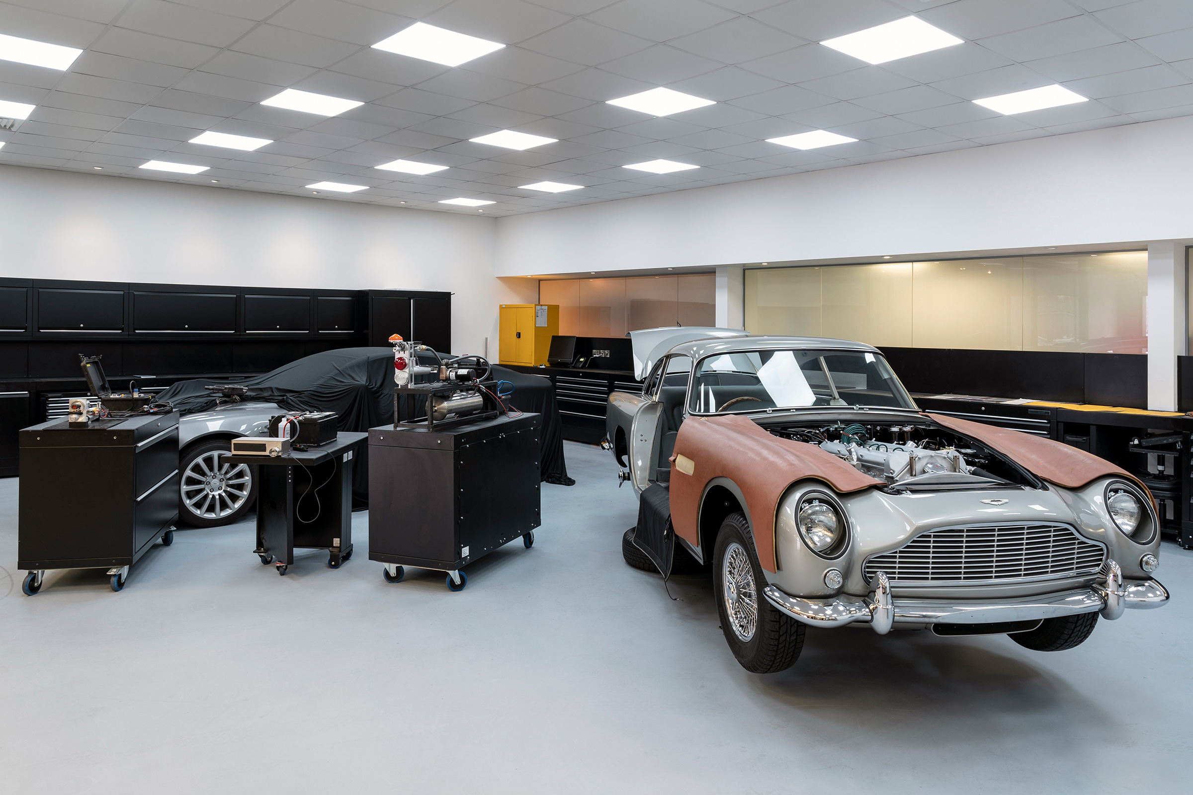 Aston Martin DB5 Goldfinger continuation