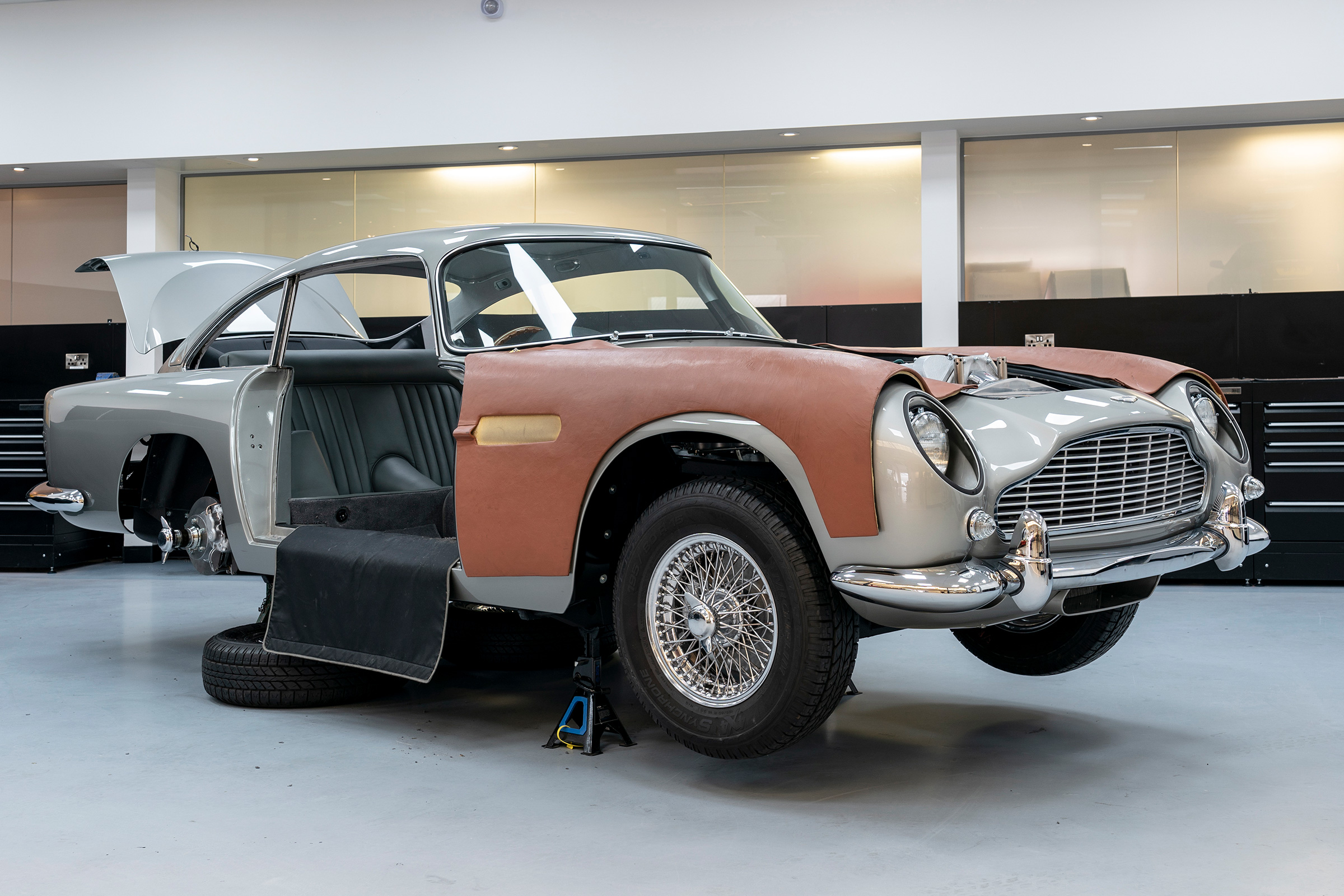 Aston Martin DB5 Goldfinger continuation