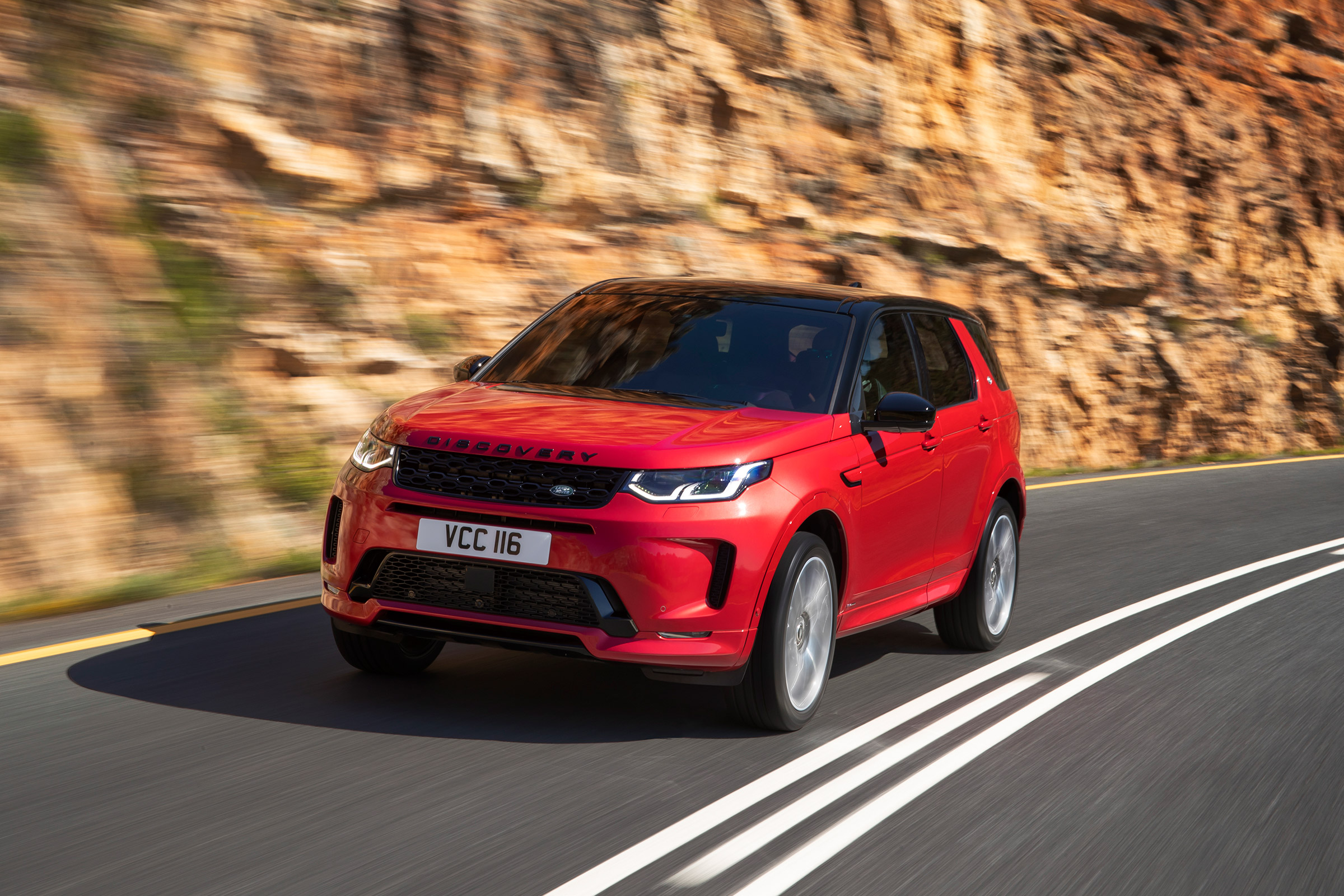Land Rover Discovery Sport - front