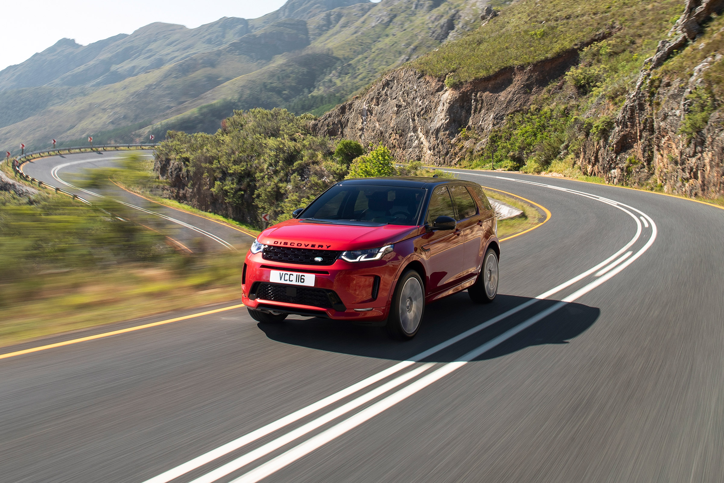 Land Rover Discovery Sport - front quarter