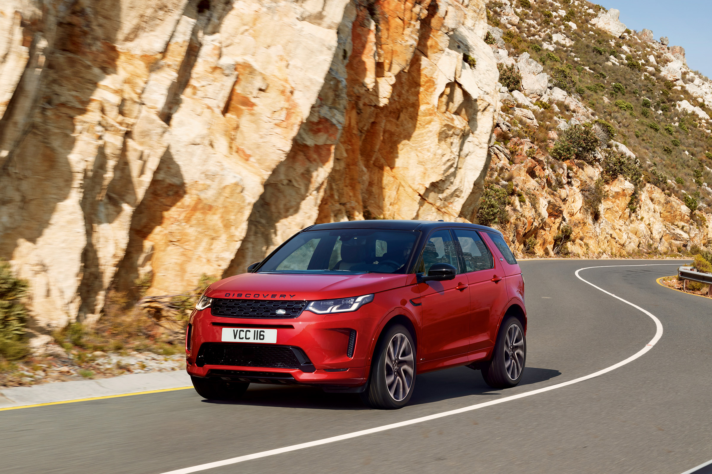 Land Rover Discovery Sport - front quarter