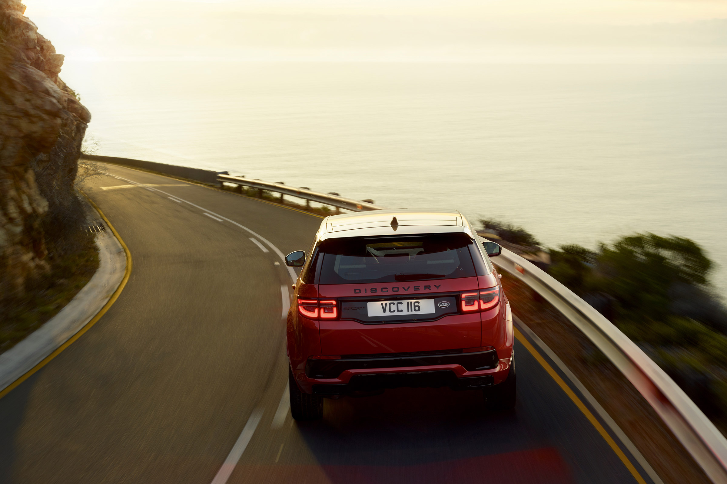 Land Rover Discovery Sport - rear