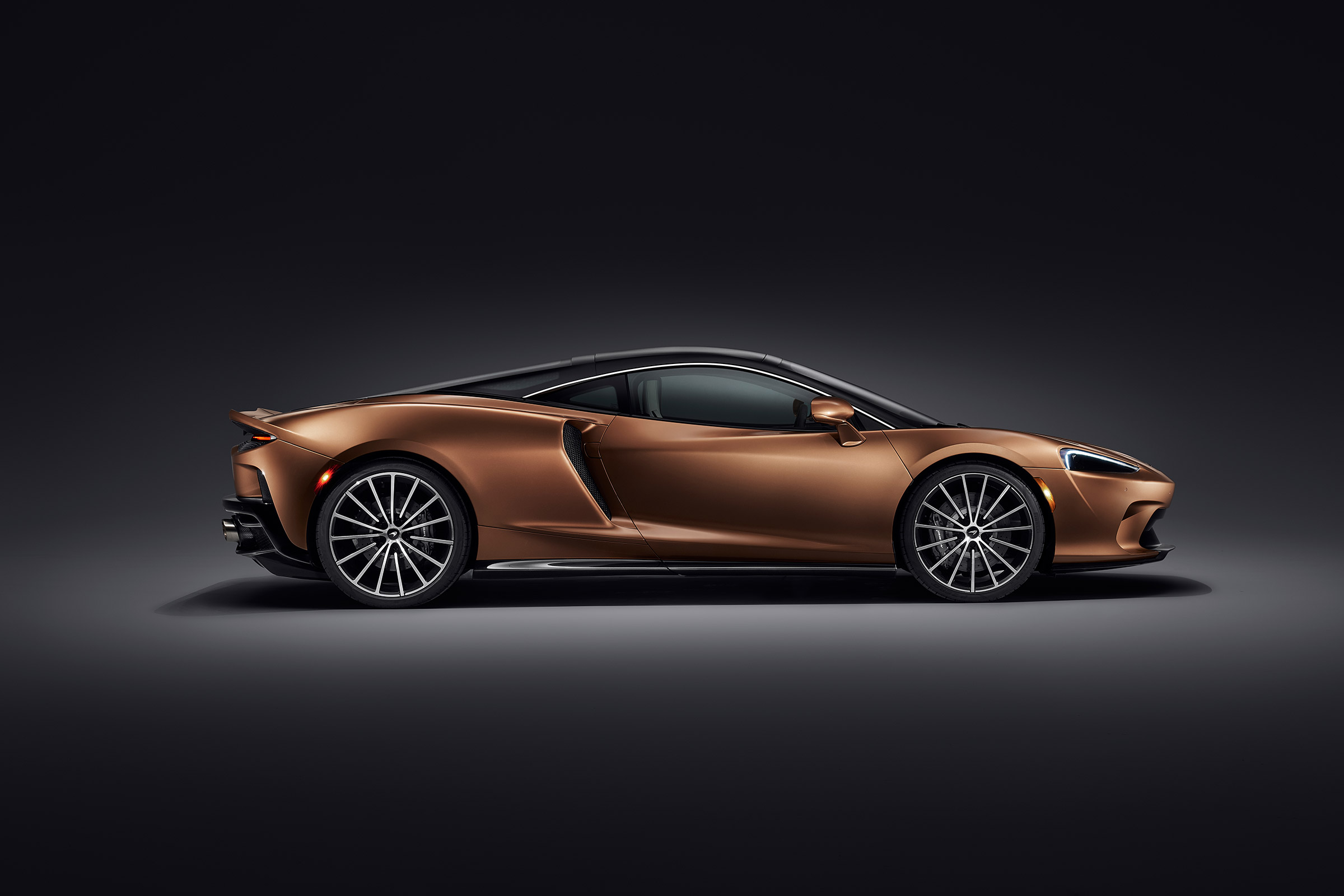 McLaren GT - side