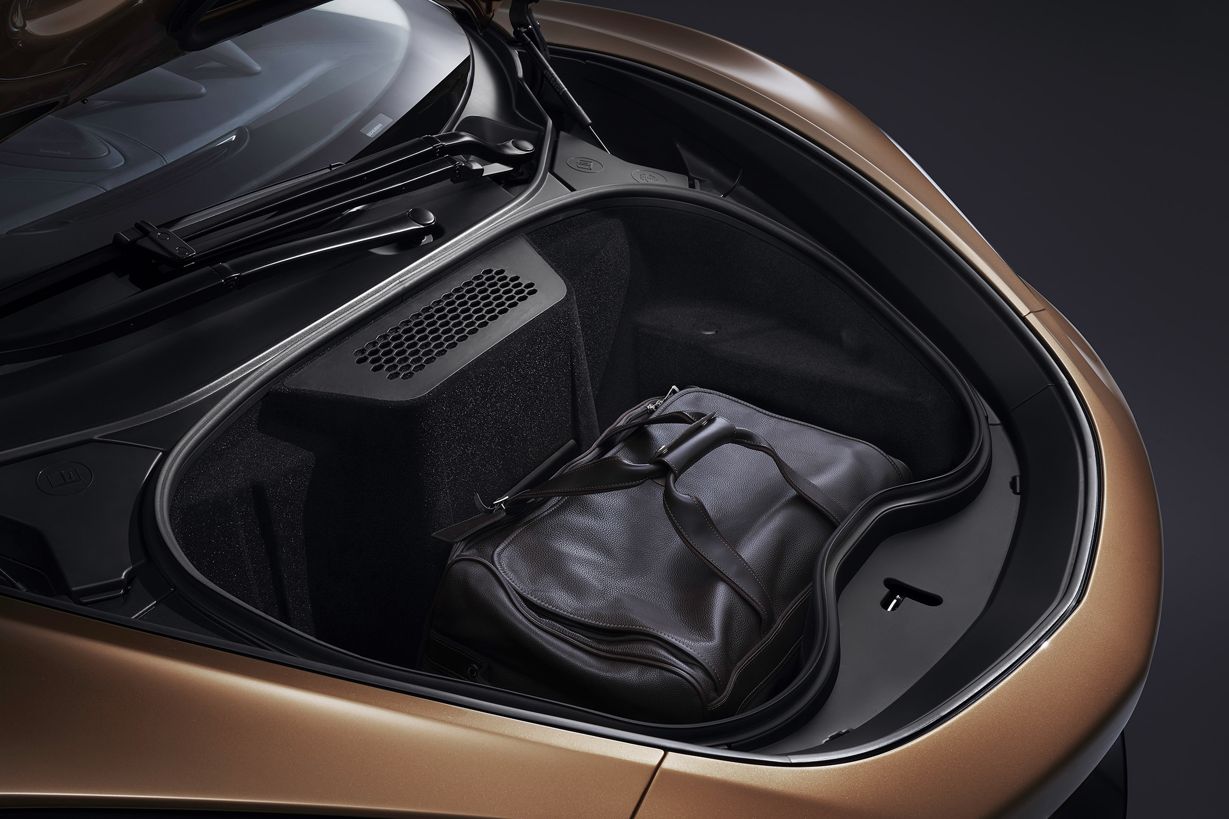 McLaren GT - boot