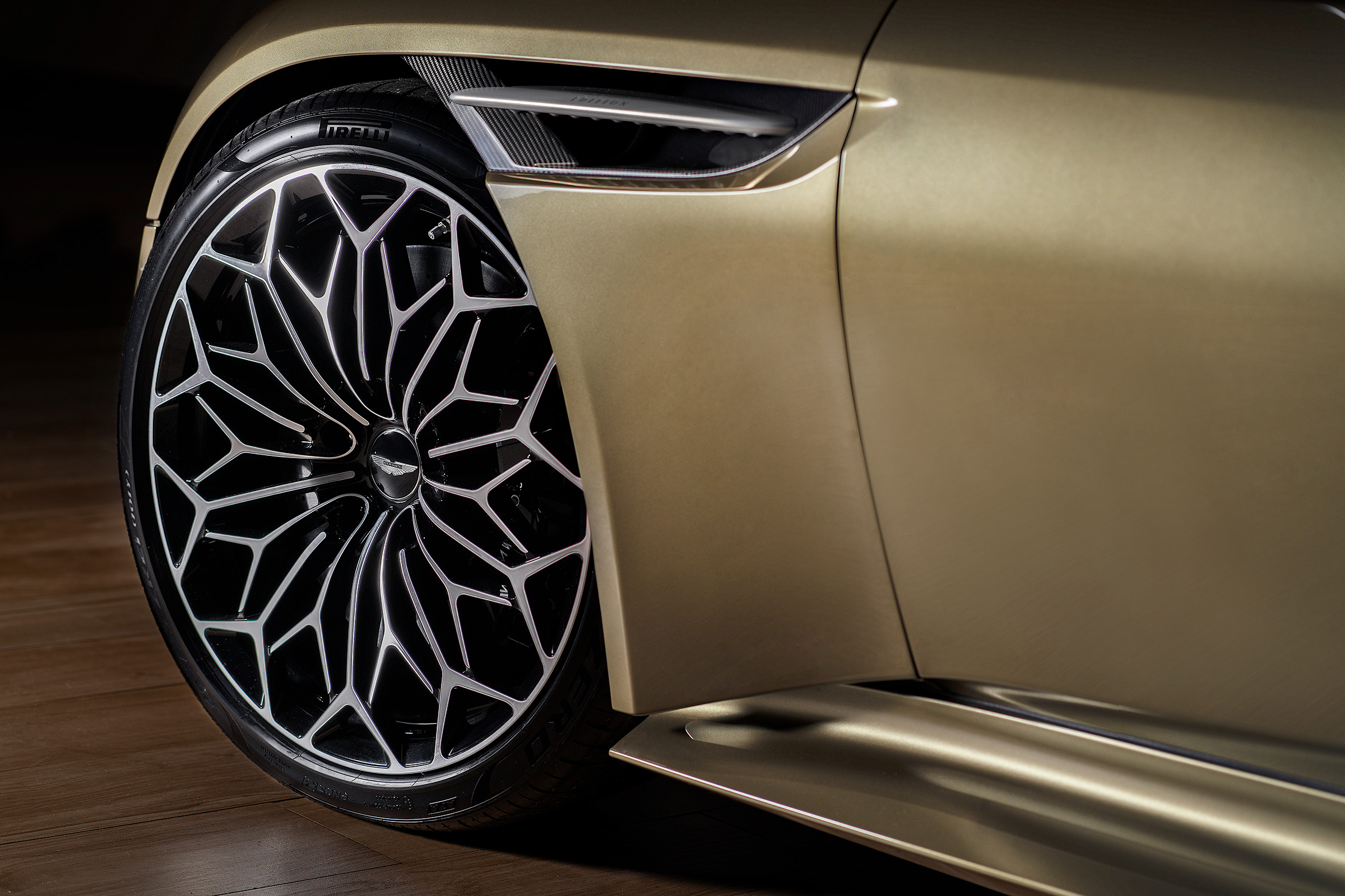 James Bond Aston Martin DBS Superleggera