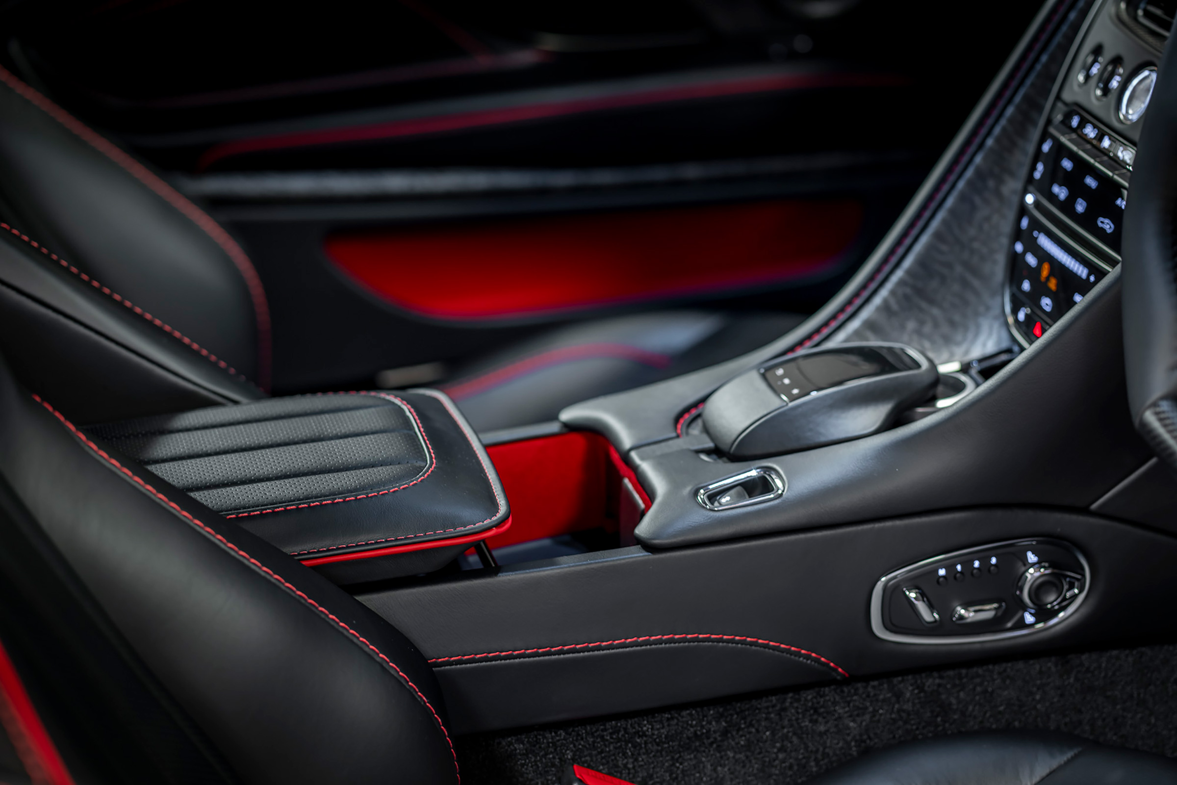 James Bond Aston Martin DBS Superleggera