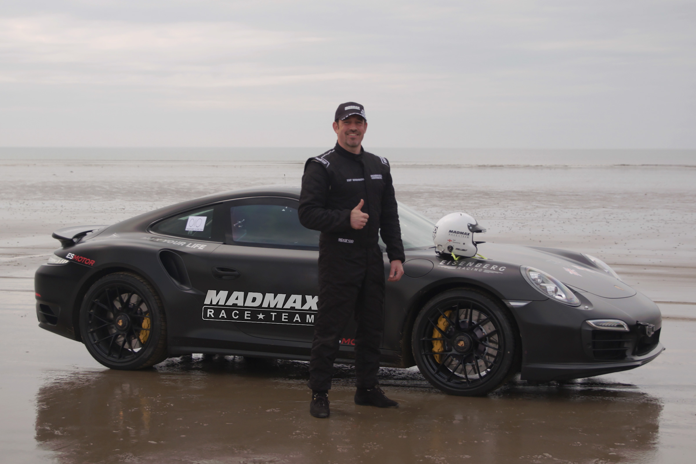 200mph sand Porsche 911 Turbo 