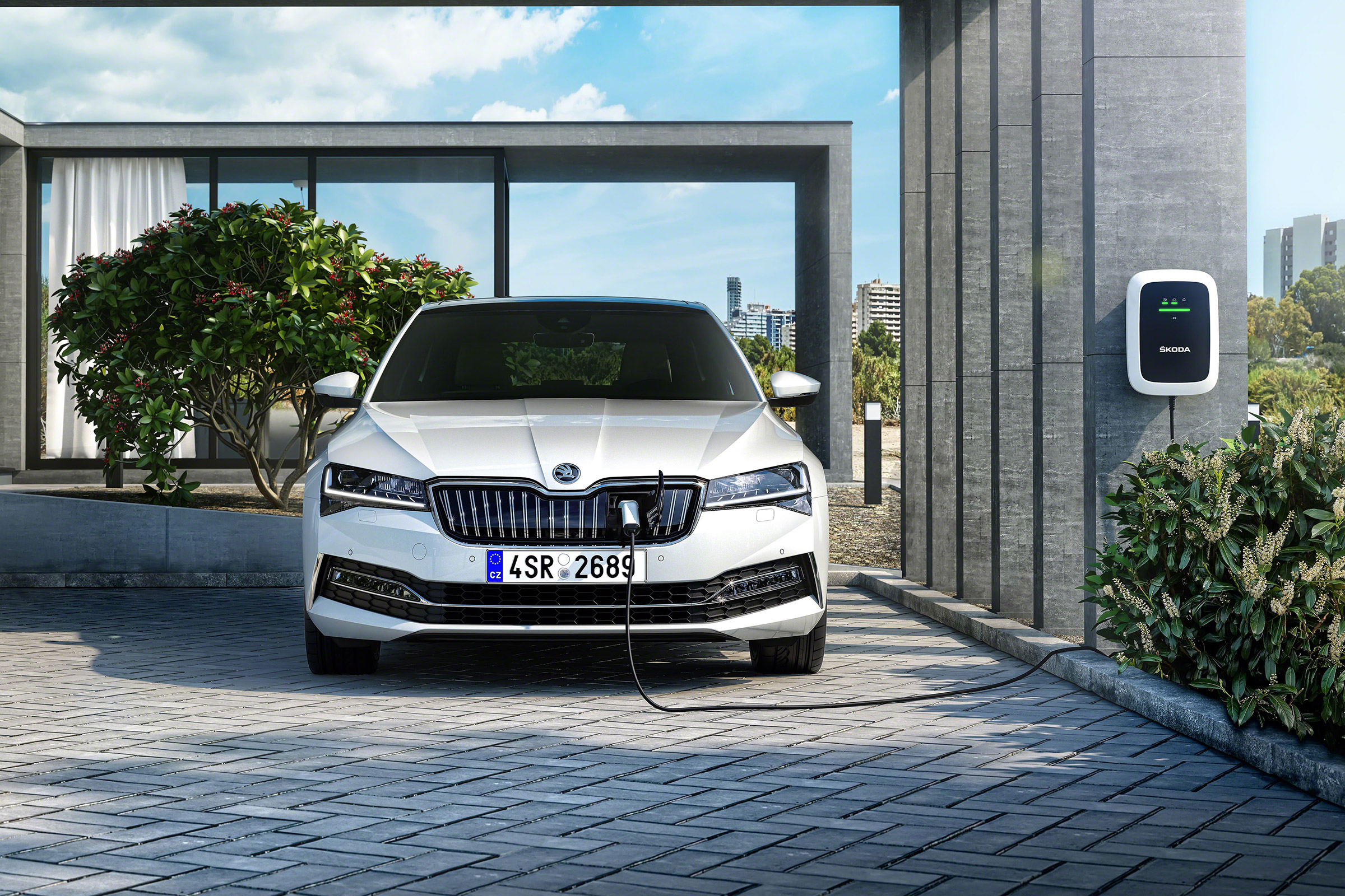 Skoda Superb facelift - front