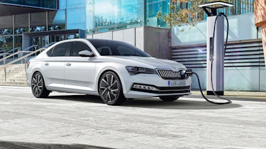 Skoda Superb facelift - front quarter