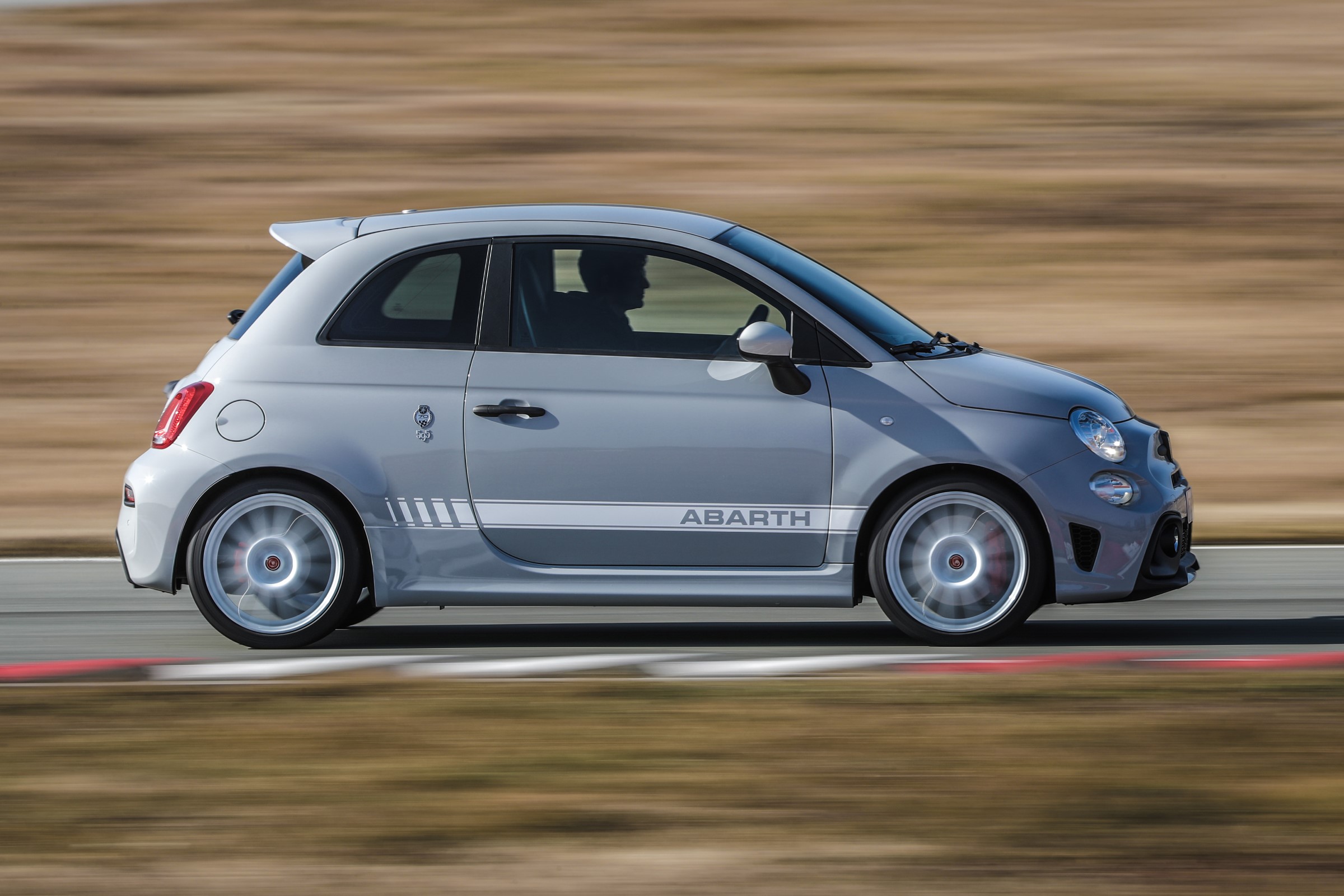 Abarth 595 Esseesse side