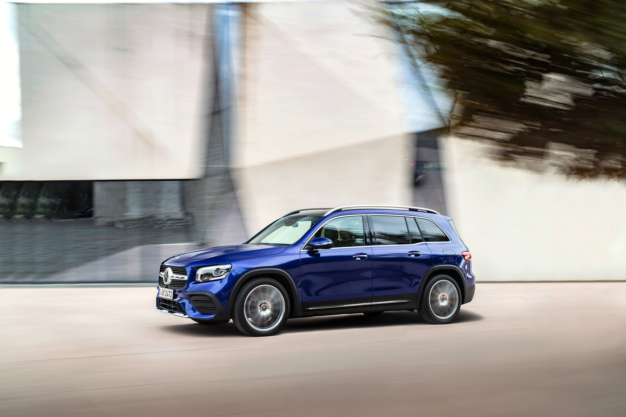 Mercedes GLB revealed - front