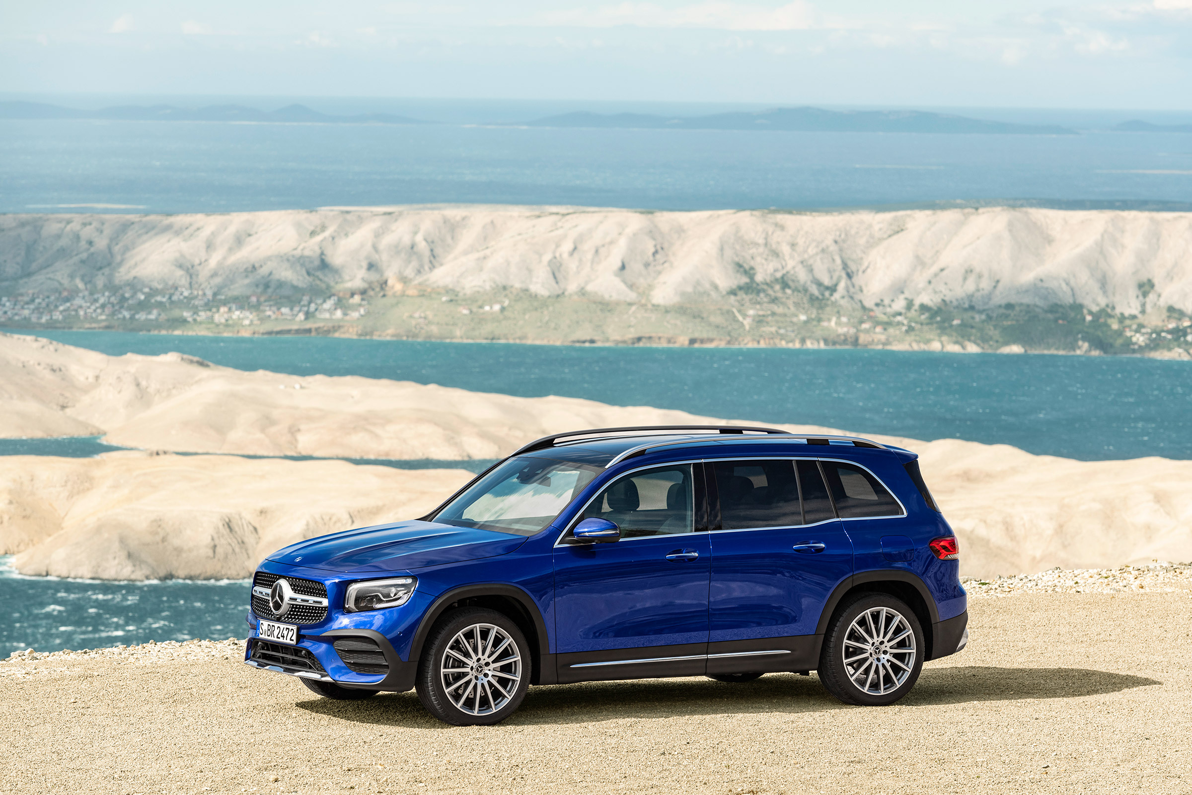 Mercedes GLB revealed - side