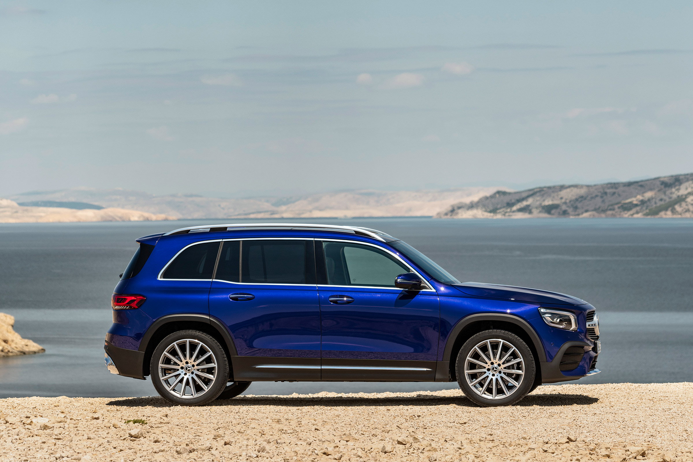 Mercedes GLB revealed - side
