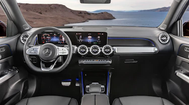 Mercedes GLB revealed - dash