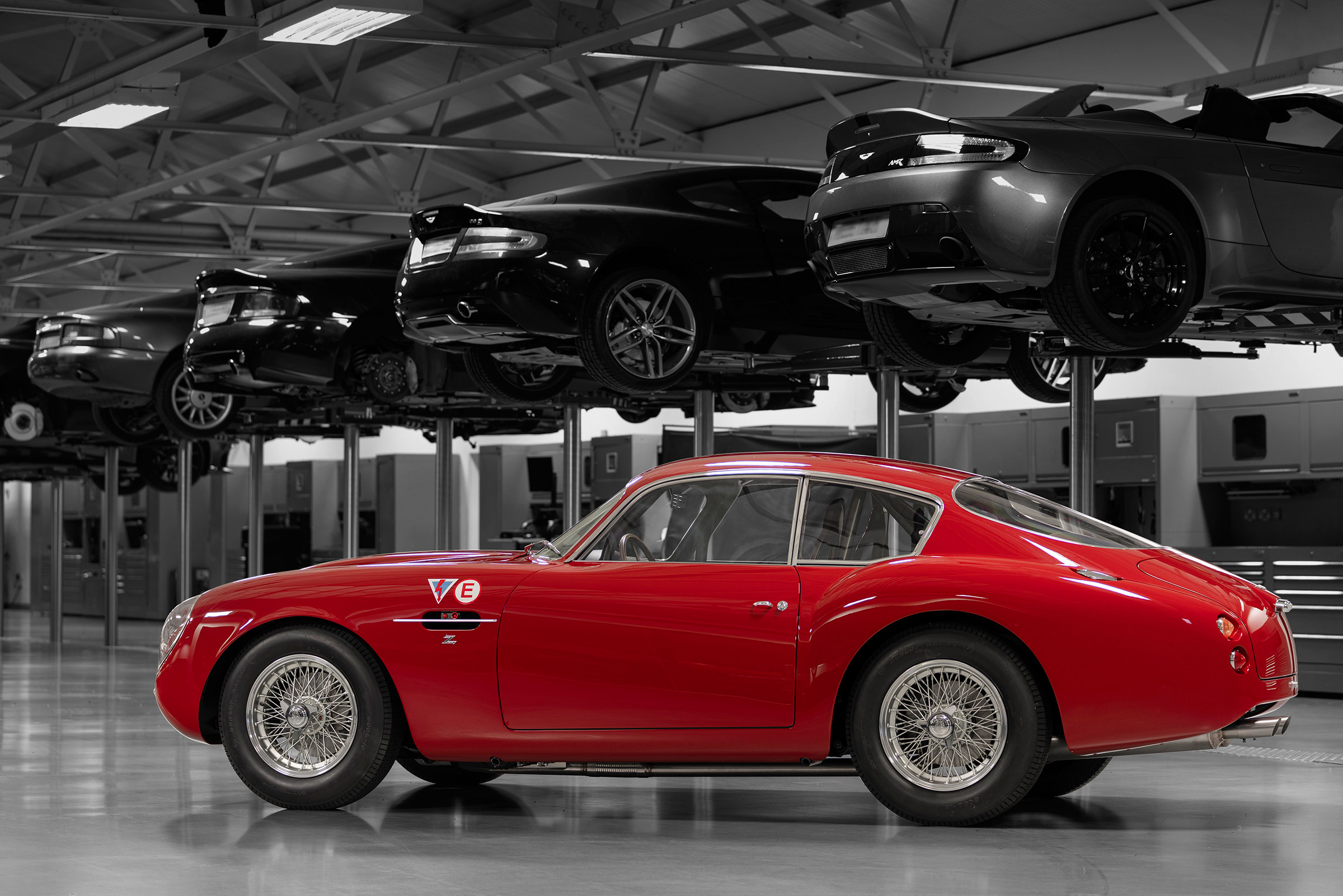 Aston Martin DB4 Zagato continuation - side