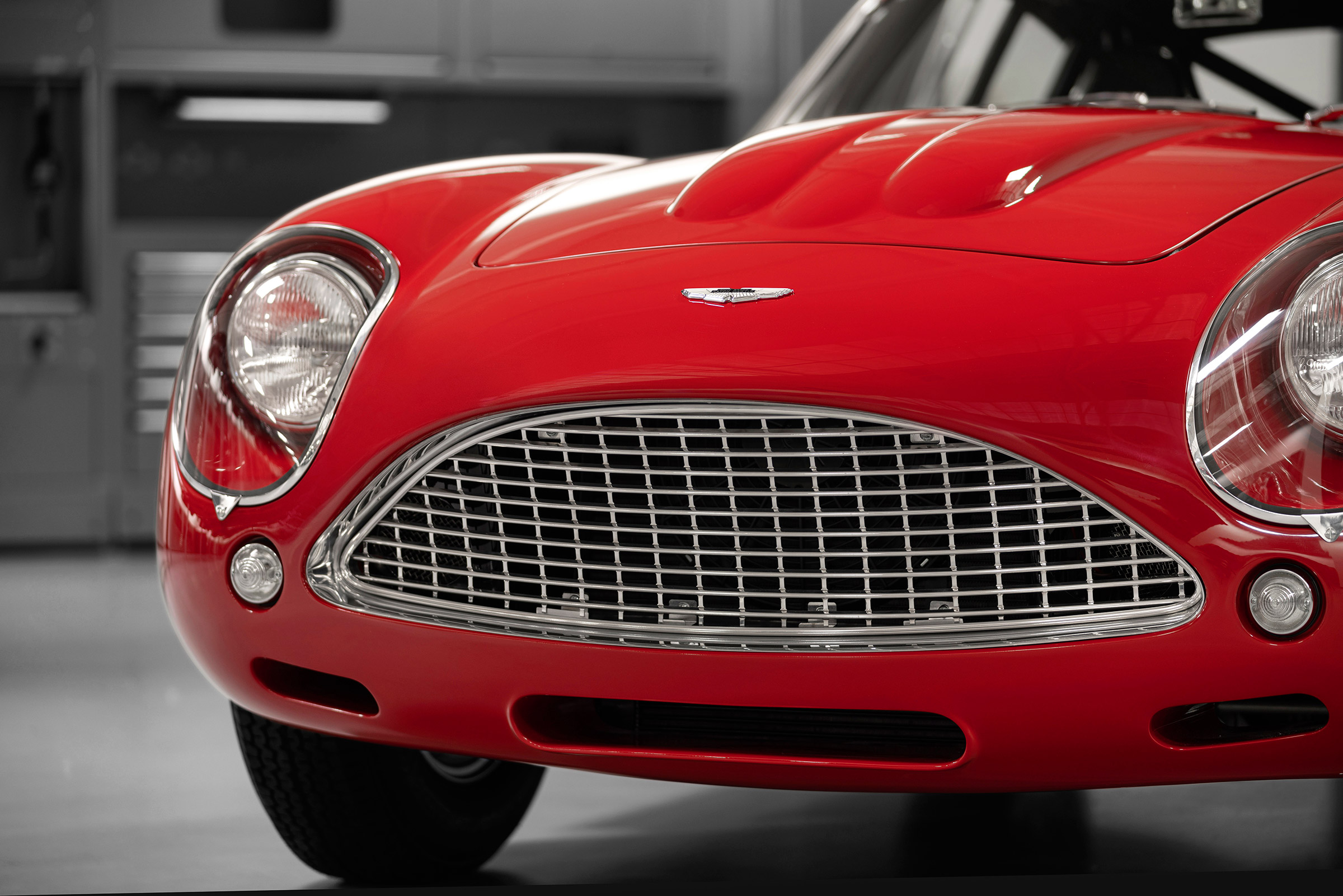 Aston Martin DB4 Zagato continuation - nose