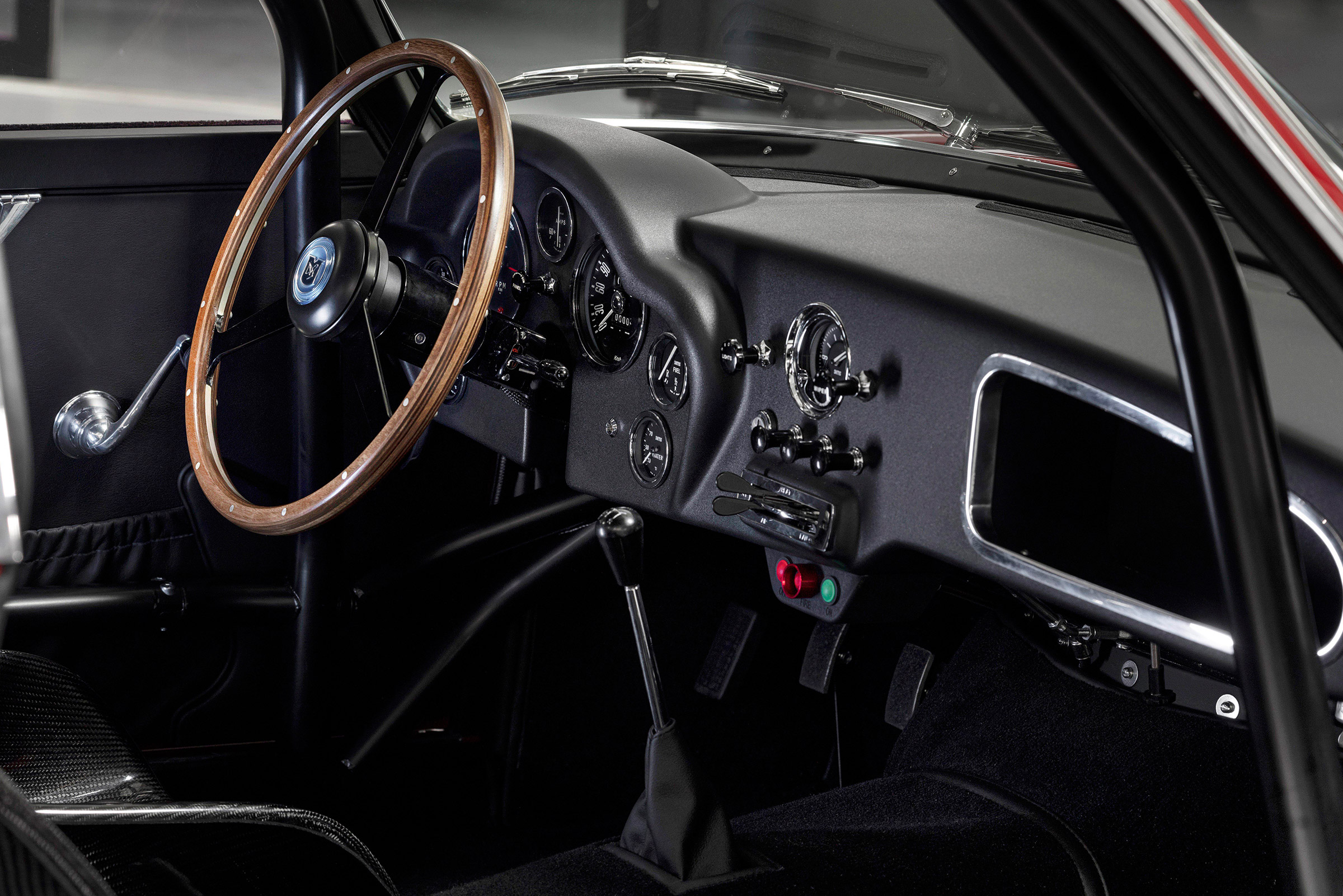 Aston Martin DB4 Zagato continuation - dash