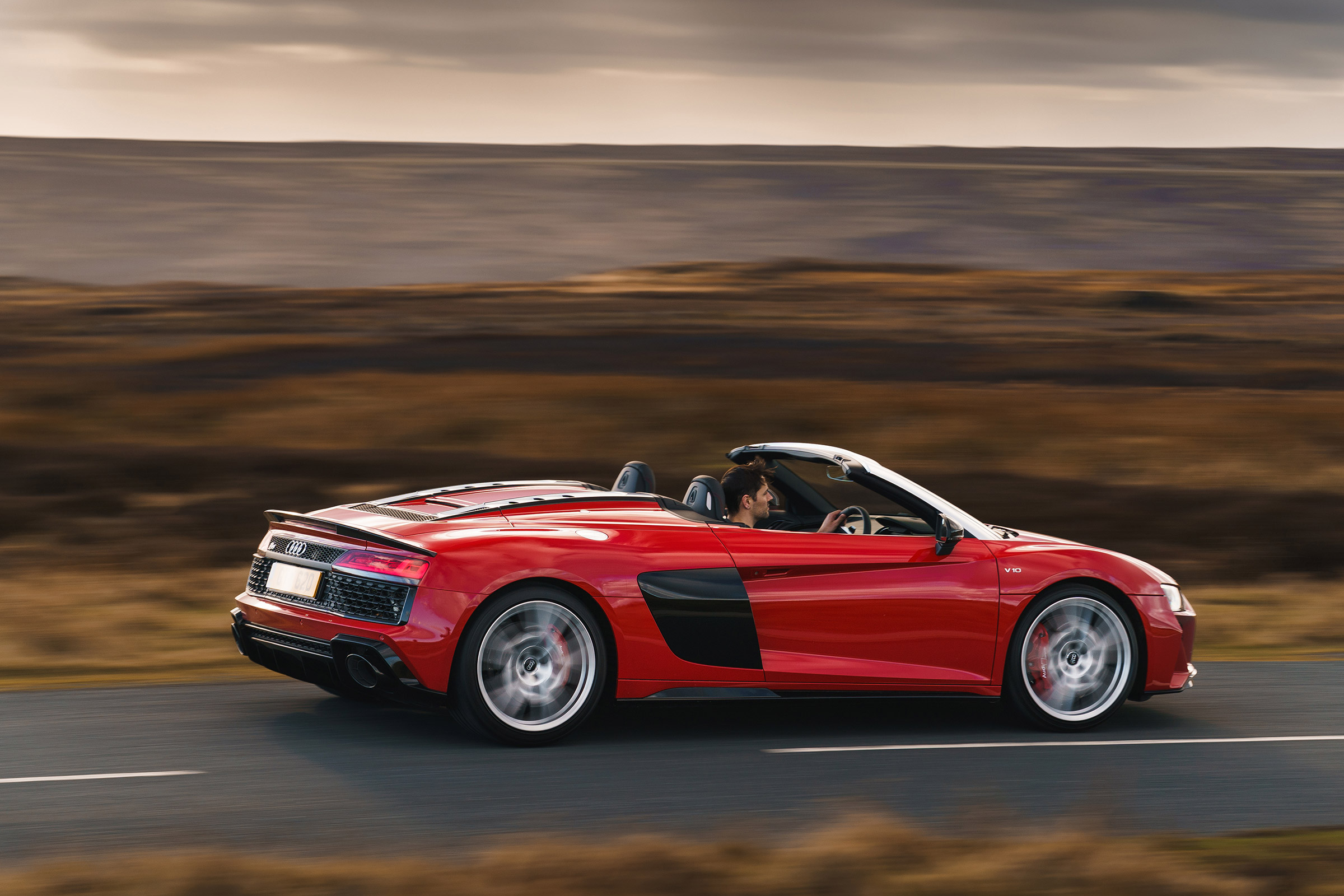 Audi R8 Spider side