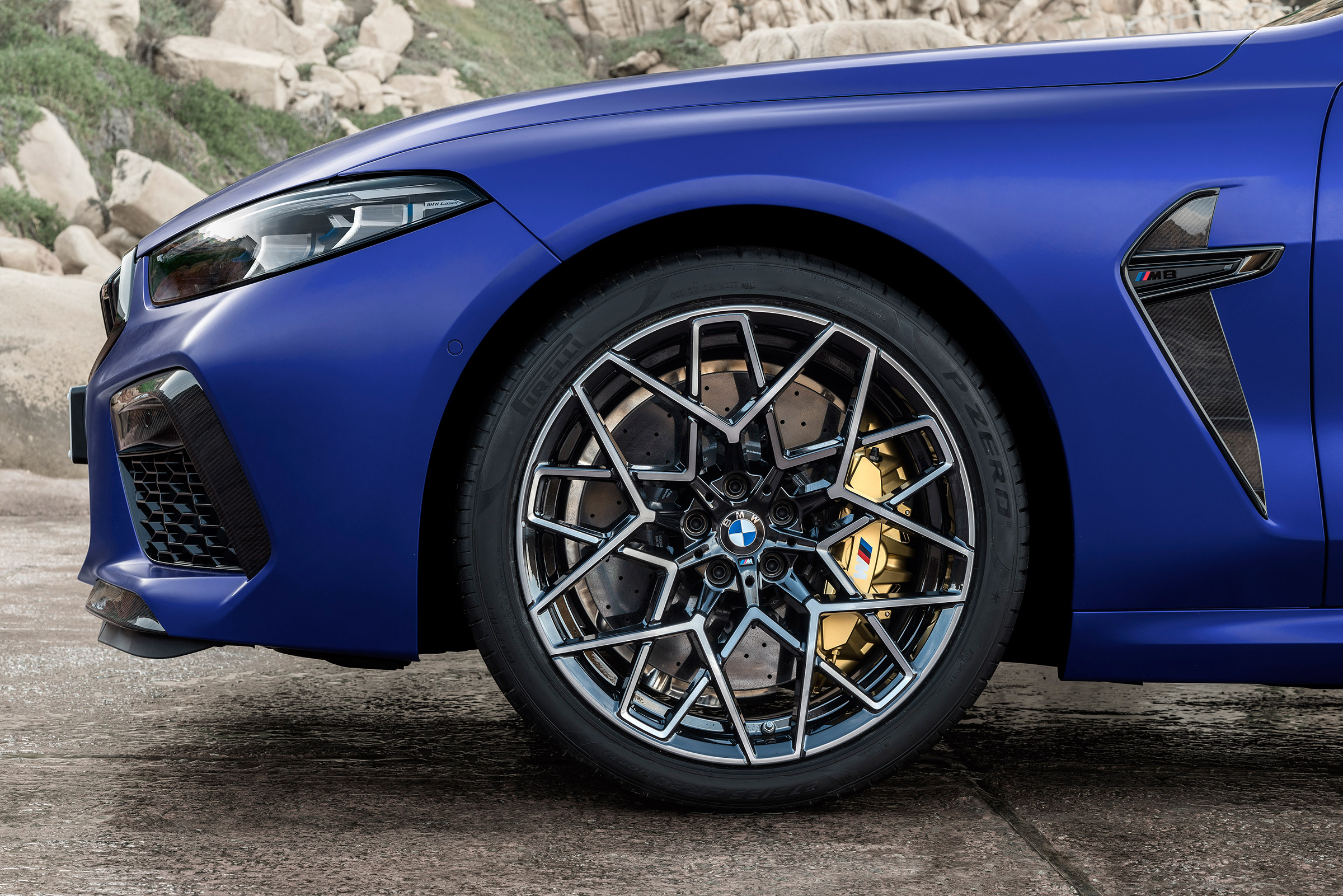 BMW M8 Competition - front wheel