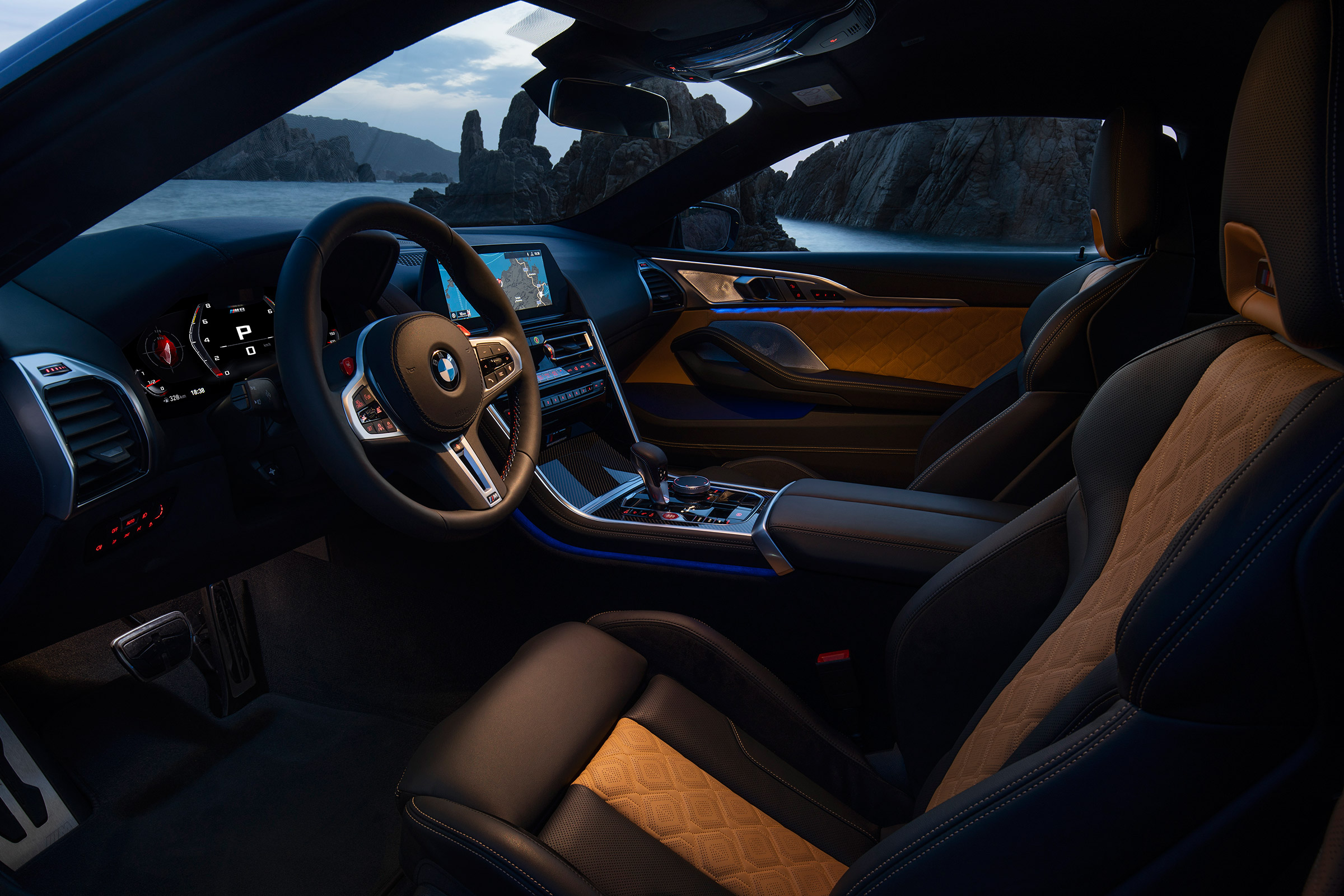 BMW M8 Competition - inteiror