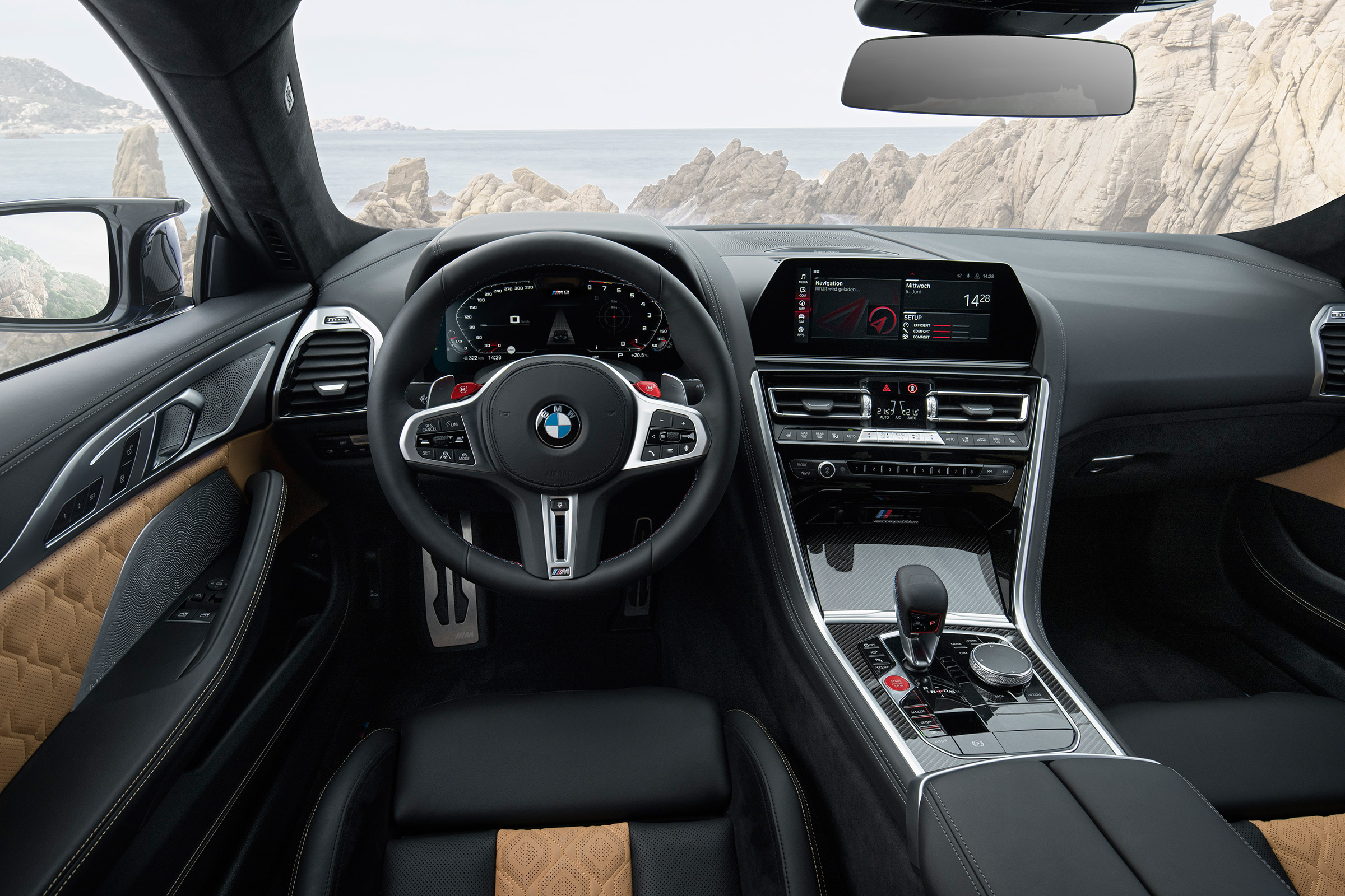 BMW M8 Competition - dash