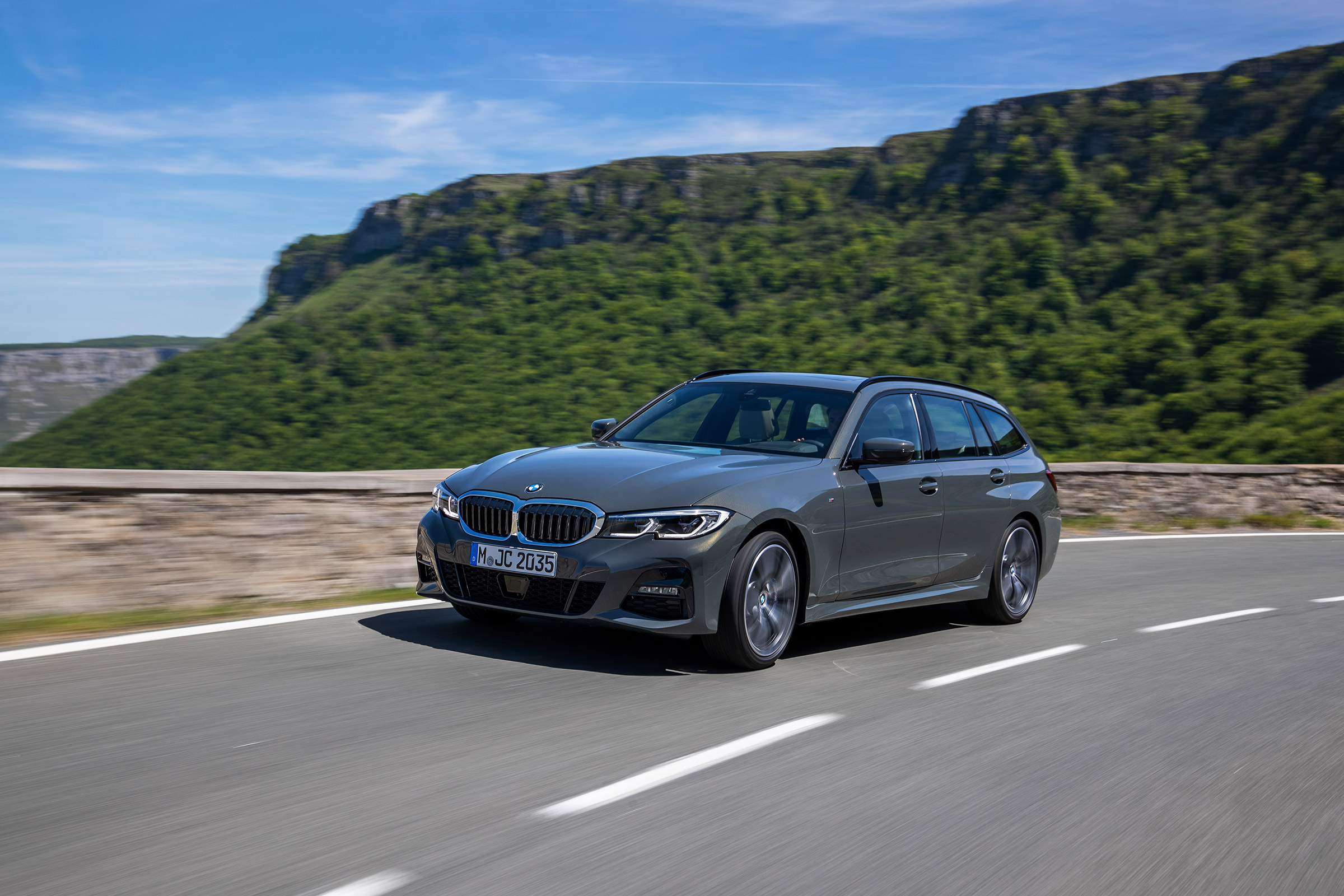 BMW 3-series Touring 2019 - side