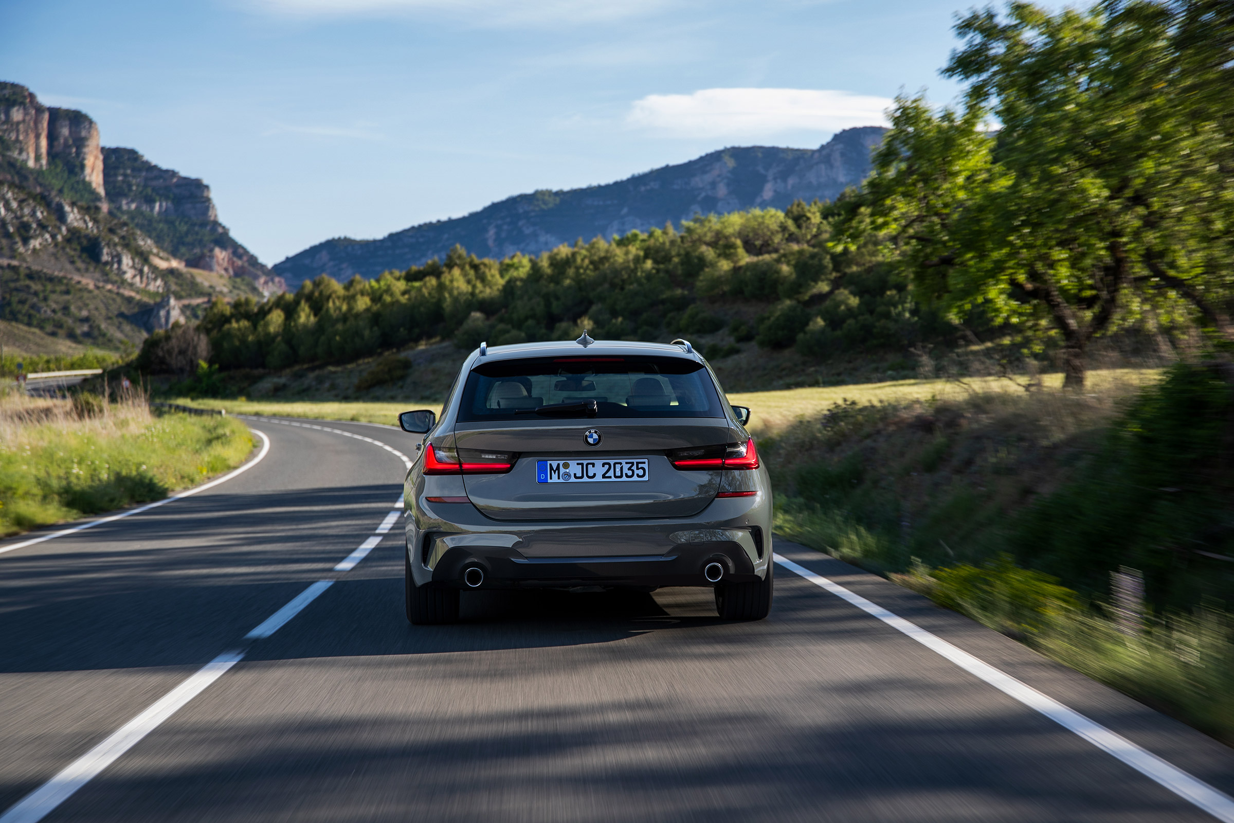 BMW 3-series Touring 2019 - rear