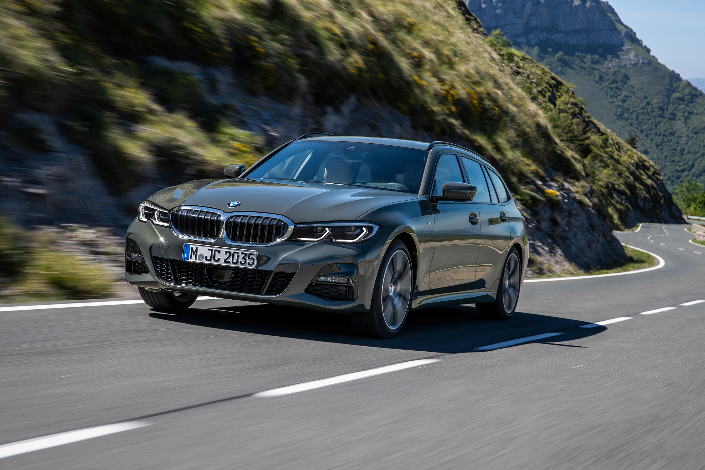 BMW 3-series Touring 2019 - nose